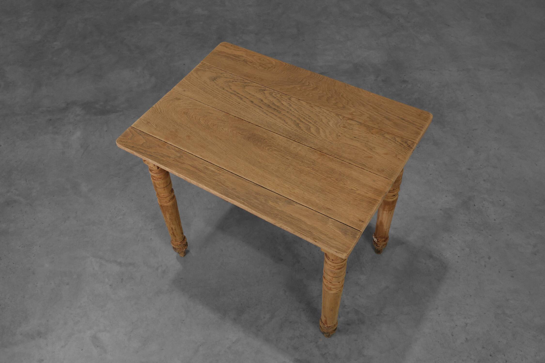 Table d'appoint en hêtre provençal rustique, France, vers 1850