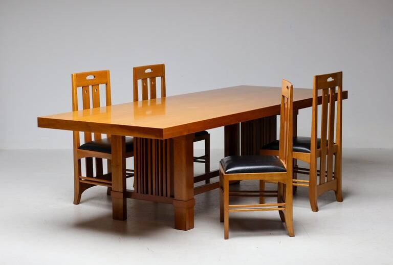 Table Frank Lloyd Wright ‘608 Taliesin’ + four Mackintosh chairs “309 Ingram”