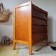 Commode vintage Mid-Century en chêne clair et tiroirs biseautés (1960)