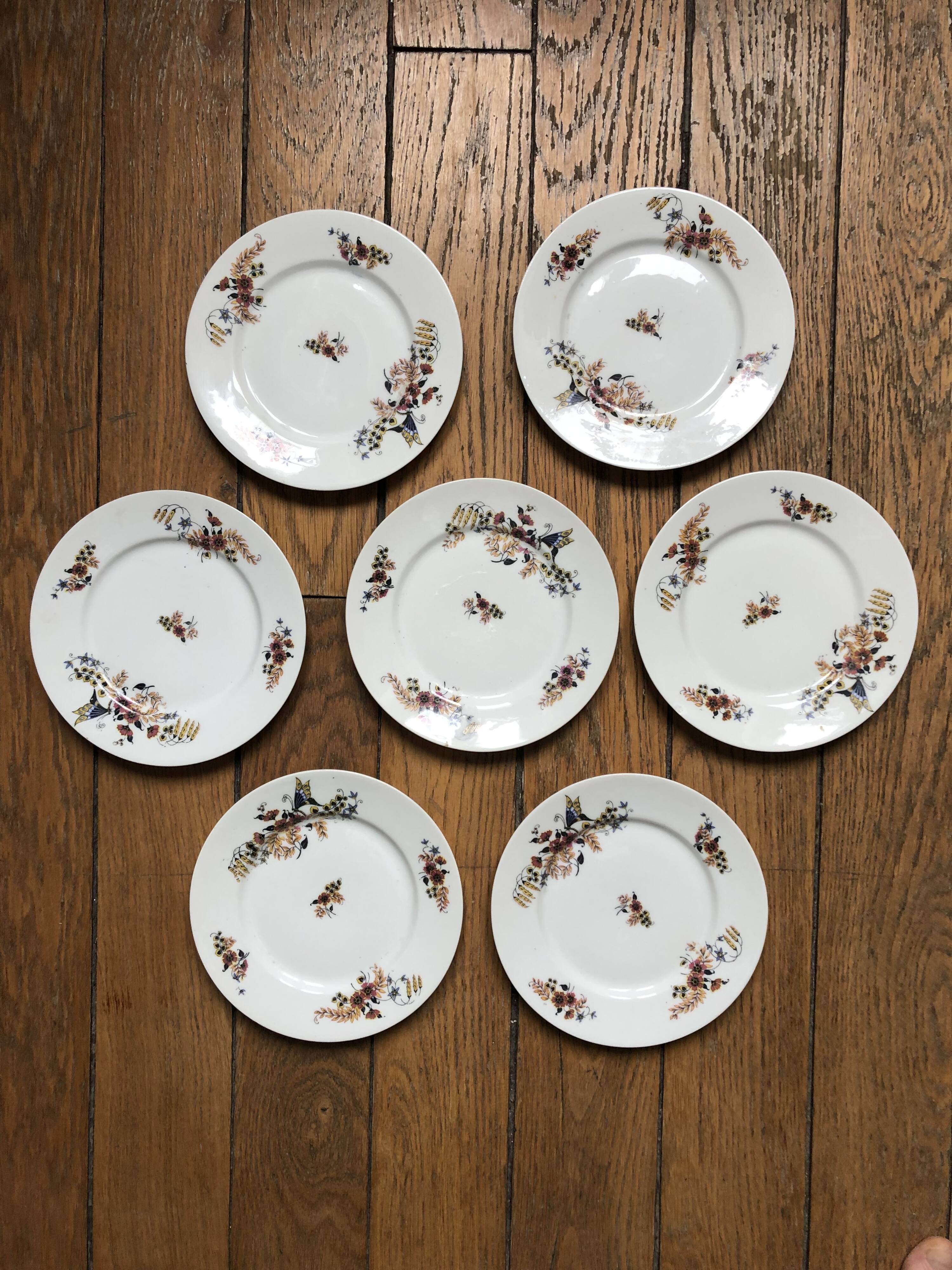 Set of 7 dessert plates in porcelain, butterfly pattern and wheat sheaves.