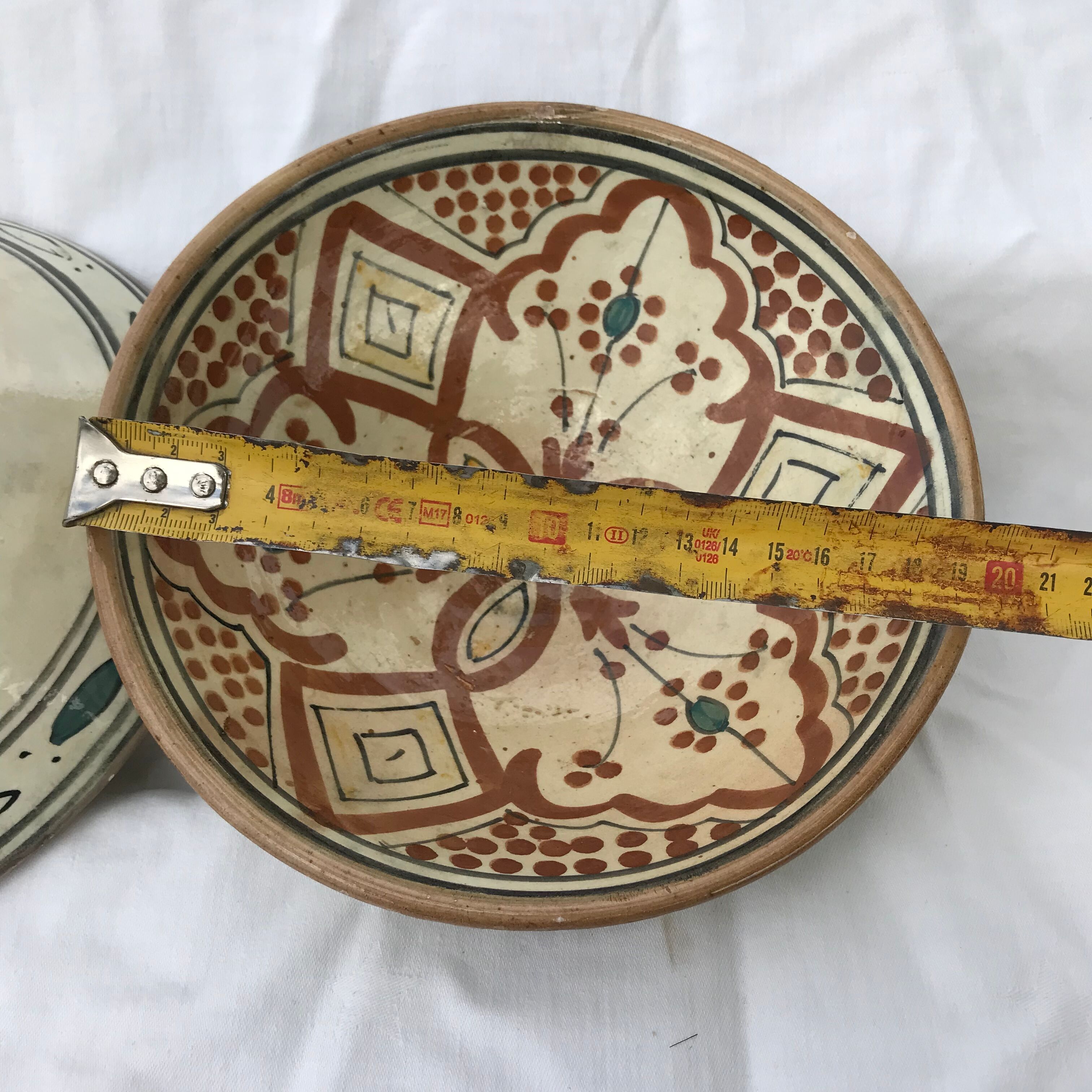 Pair of bowls with Maghreb decorations