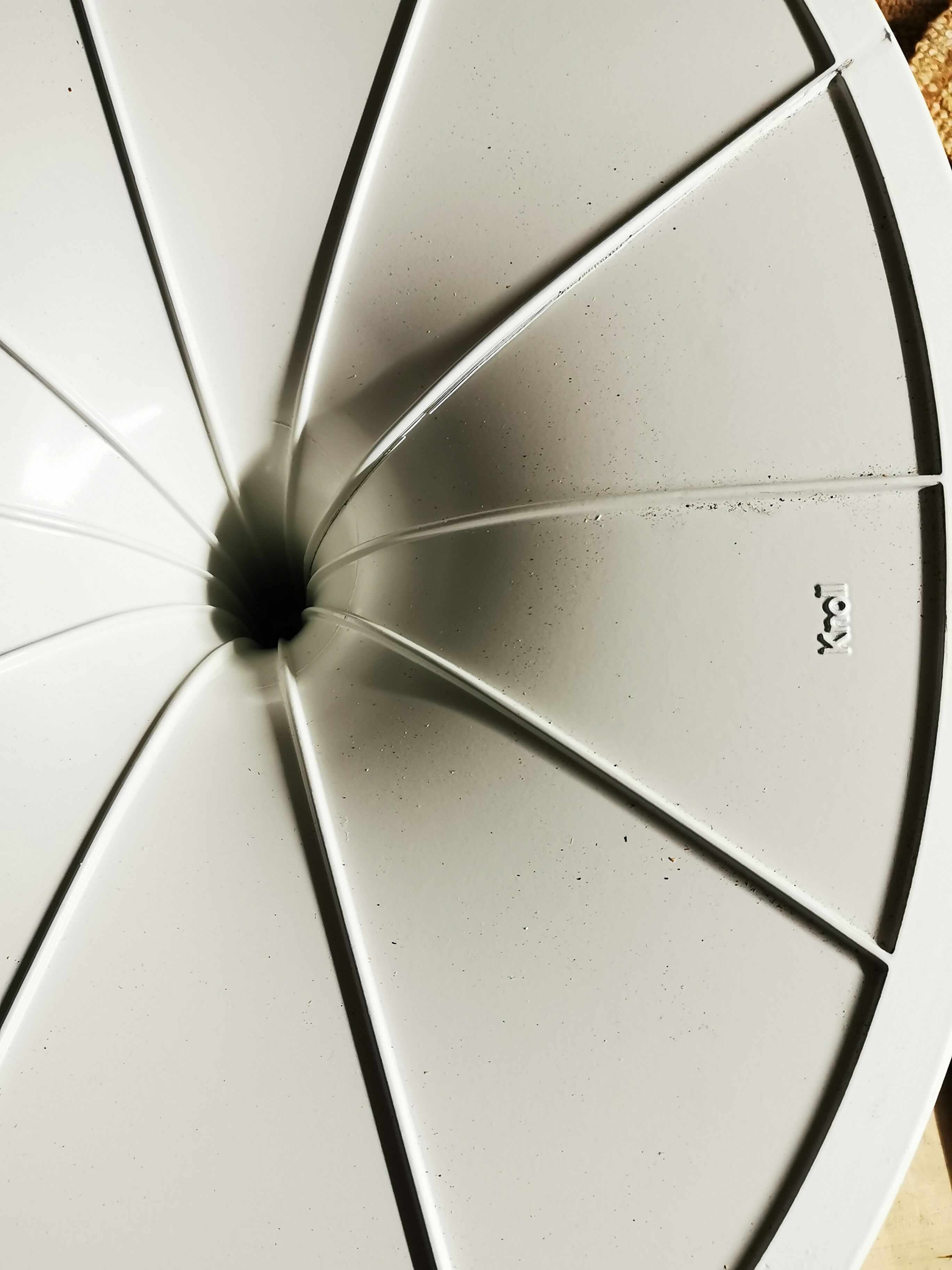 Knoll oval table by Eero Saarinen