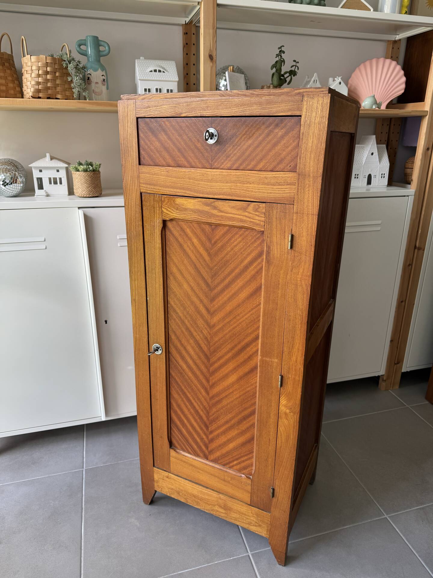 Meuble de rangement en bois vintage - placard de bureau