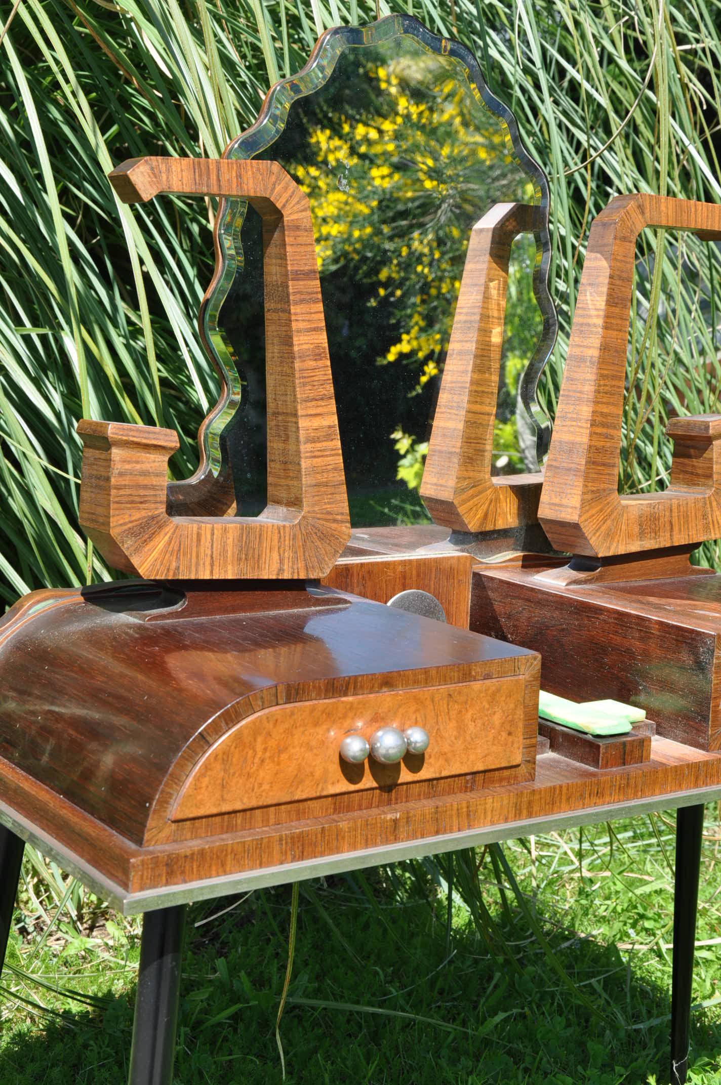 Child dressing table