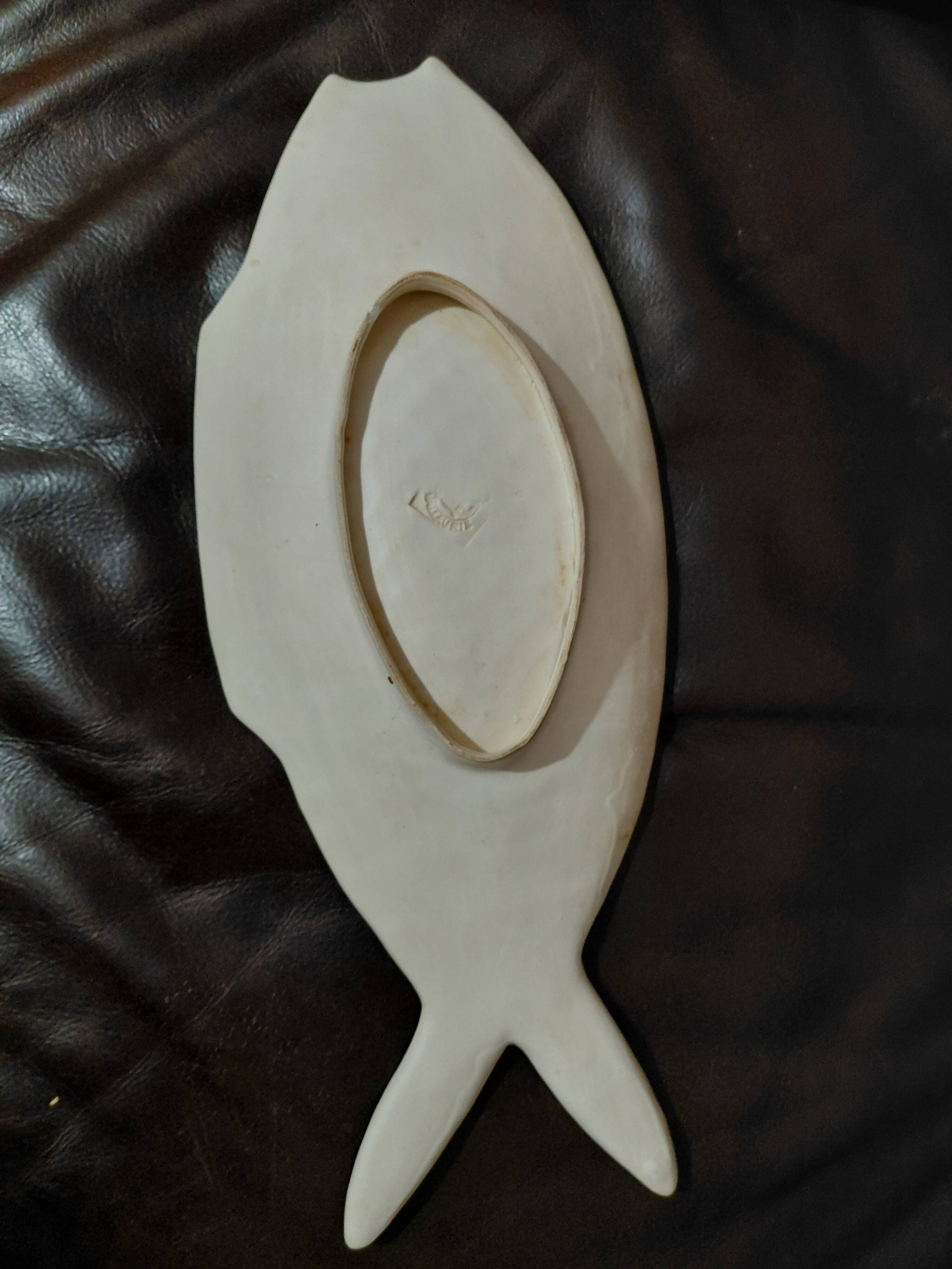Dish for serving fish