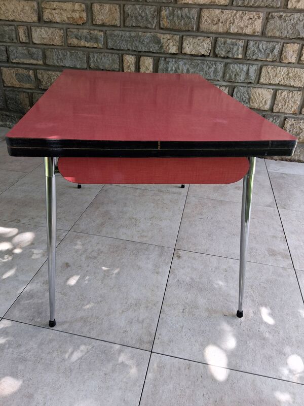 Table de cuisine vintage en formica framboise – 2 tiroirs & 2 rallonges – a