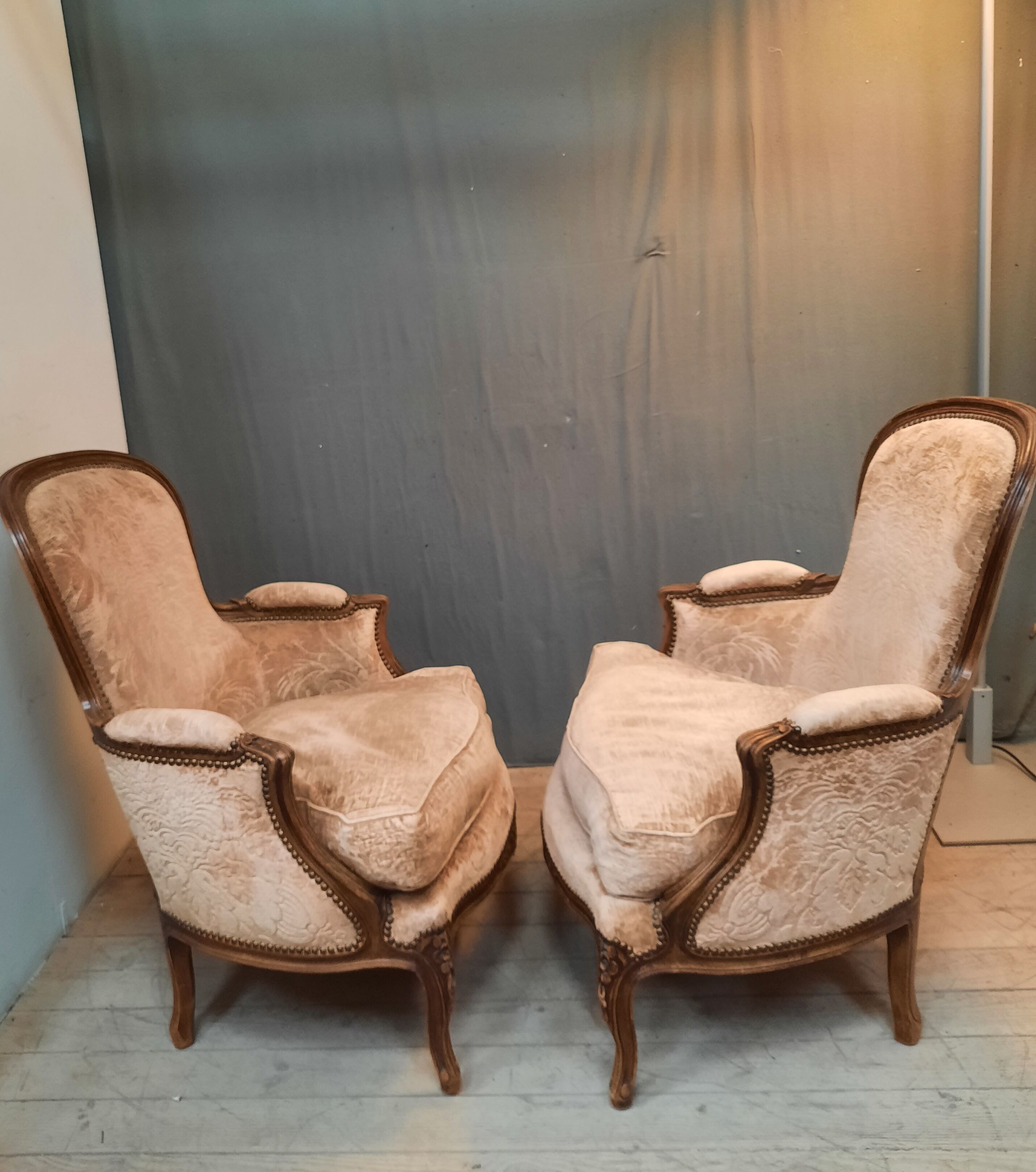 Paire de fauteuils de style Louis XV