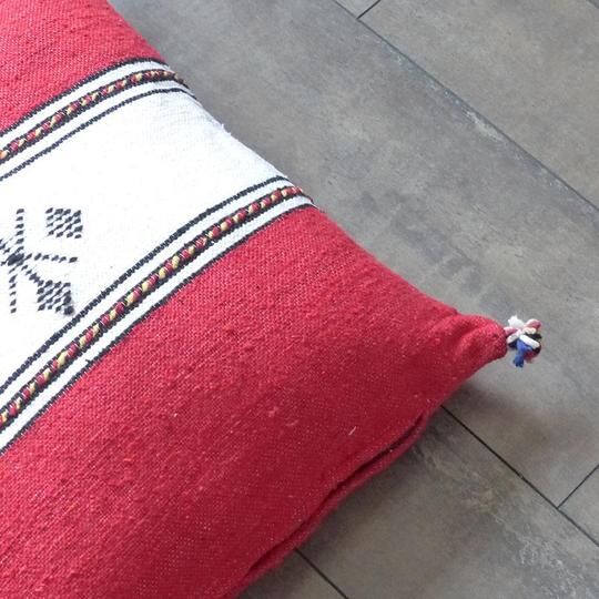 Moroccan Berber cushion Red and White