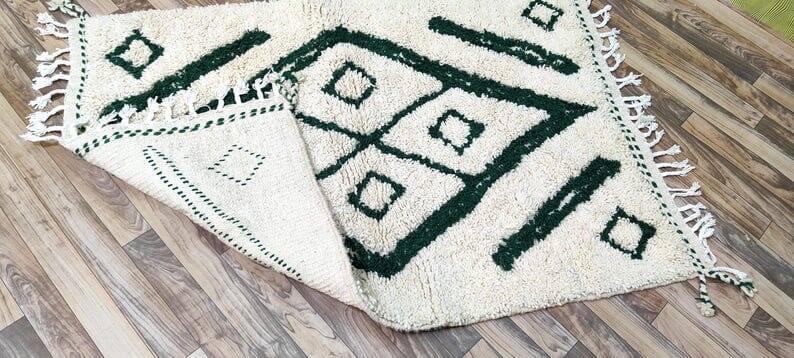 Handwoven Berber rug in green and white, 100x200 cm.