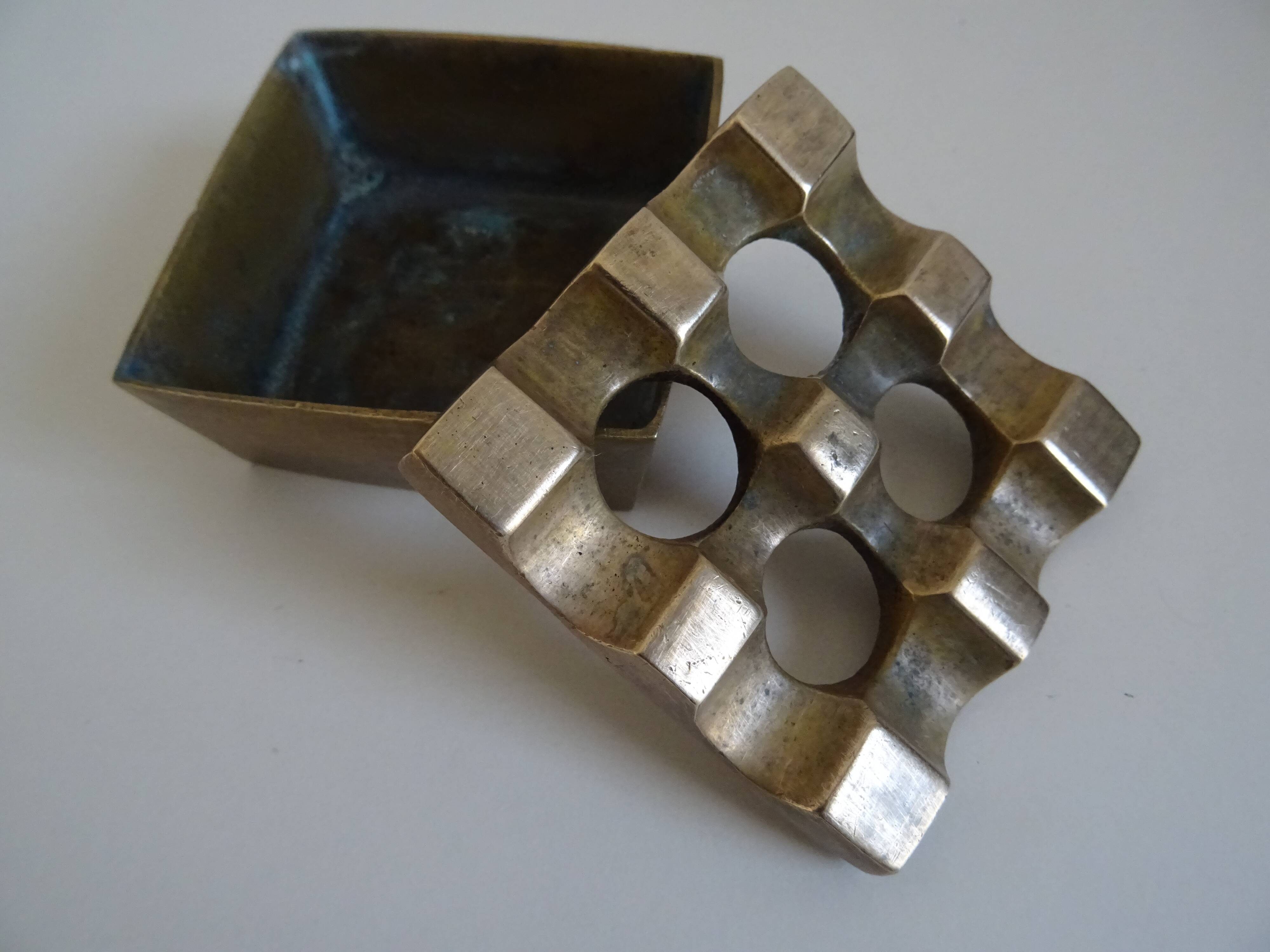 Scandinavian design ashtray in vintage bronze Ultima an 70