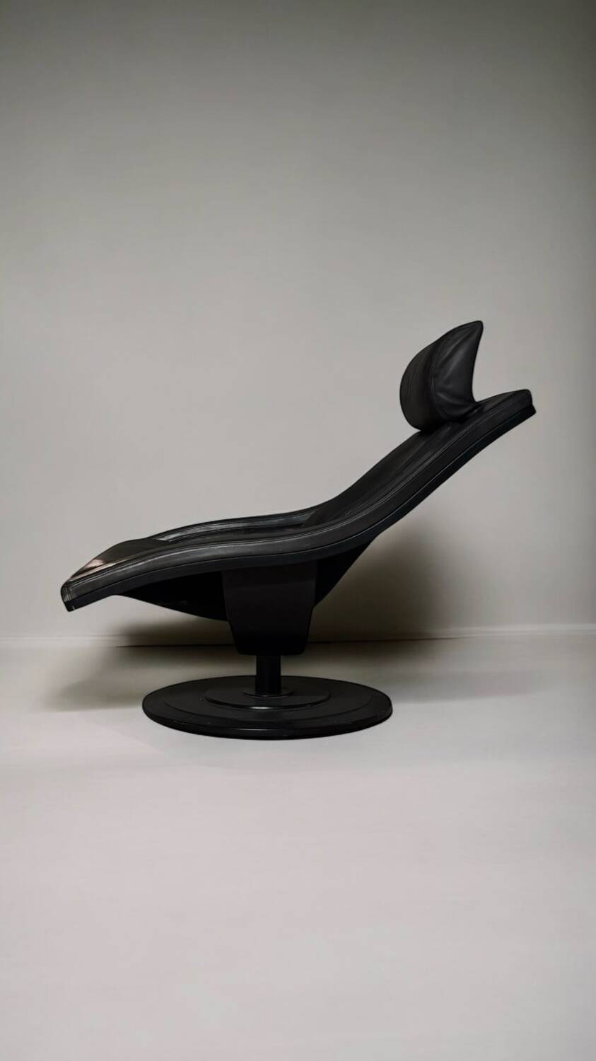 Mid-century armchair in black leather Nelo Sweden