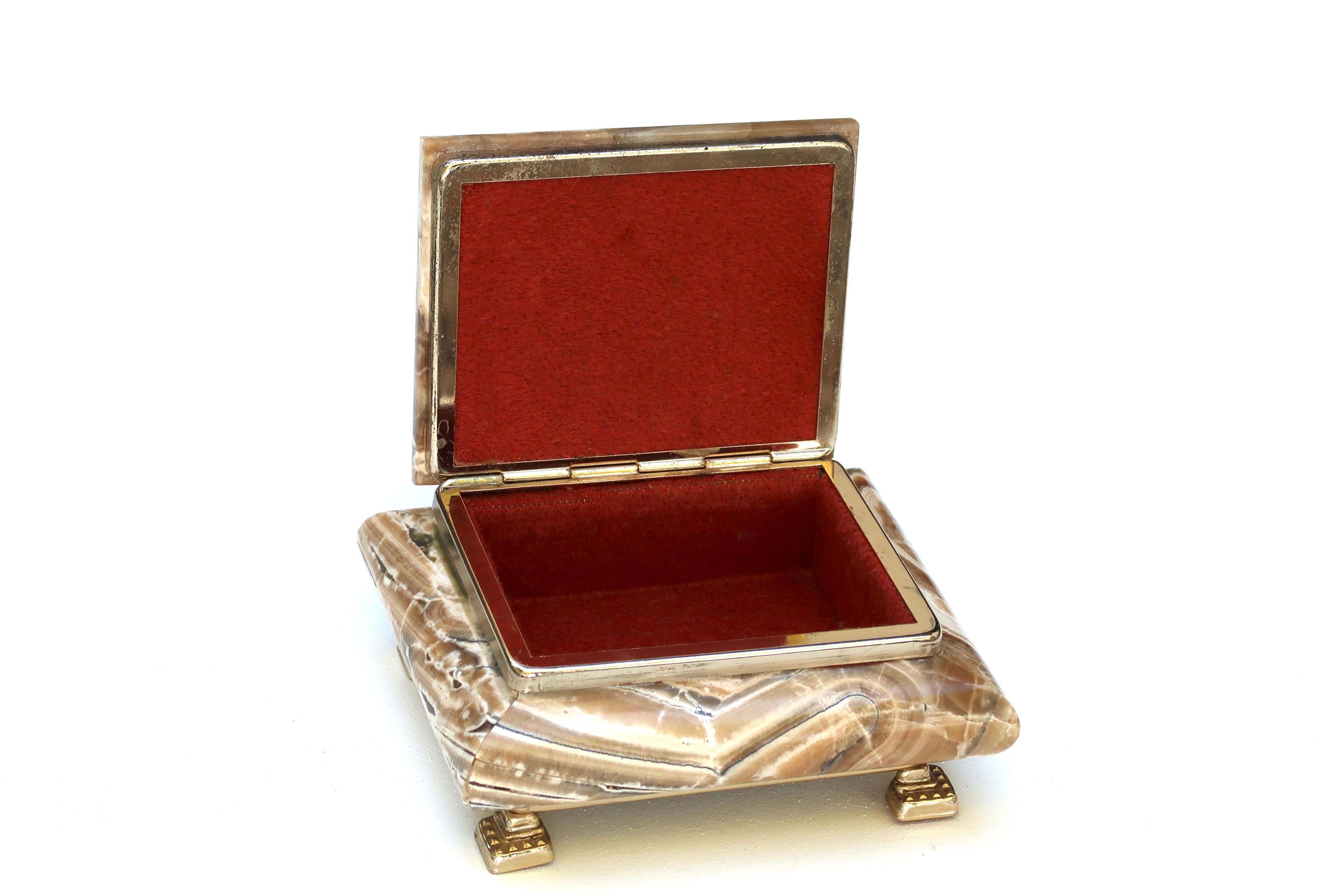 Alabaster and gilded metal box, 70s