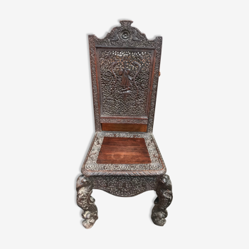 Chaise indienne en bois sculpté
