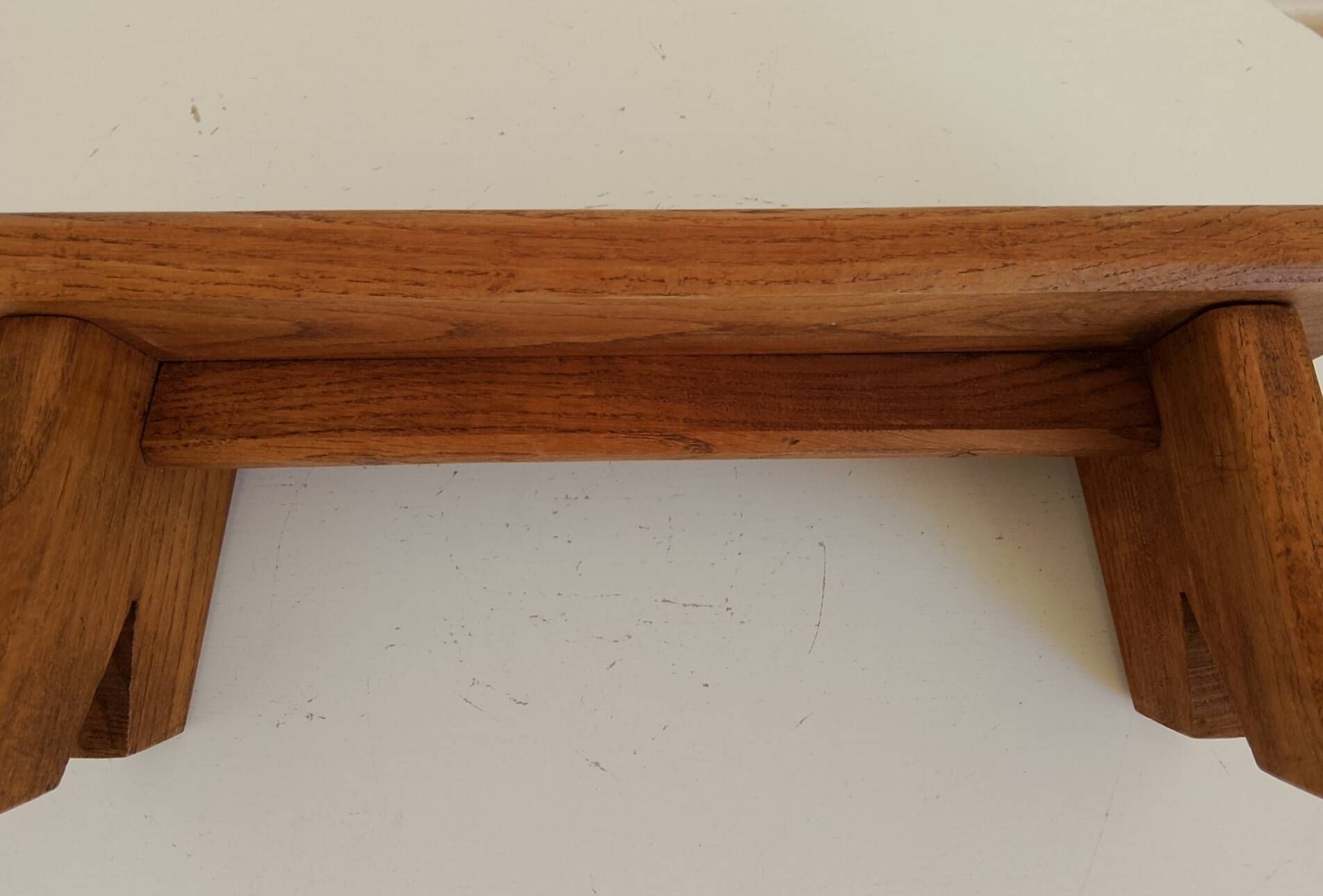 Tabouret petit banc brutaliste années 60 en chêne massif