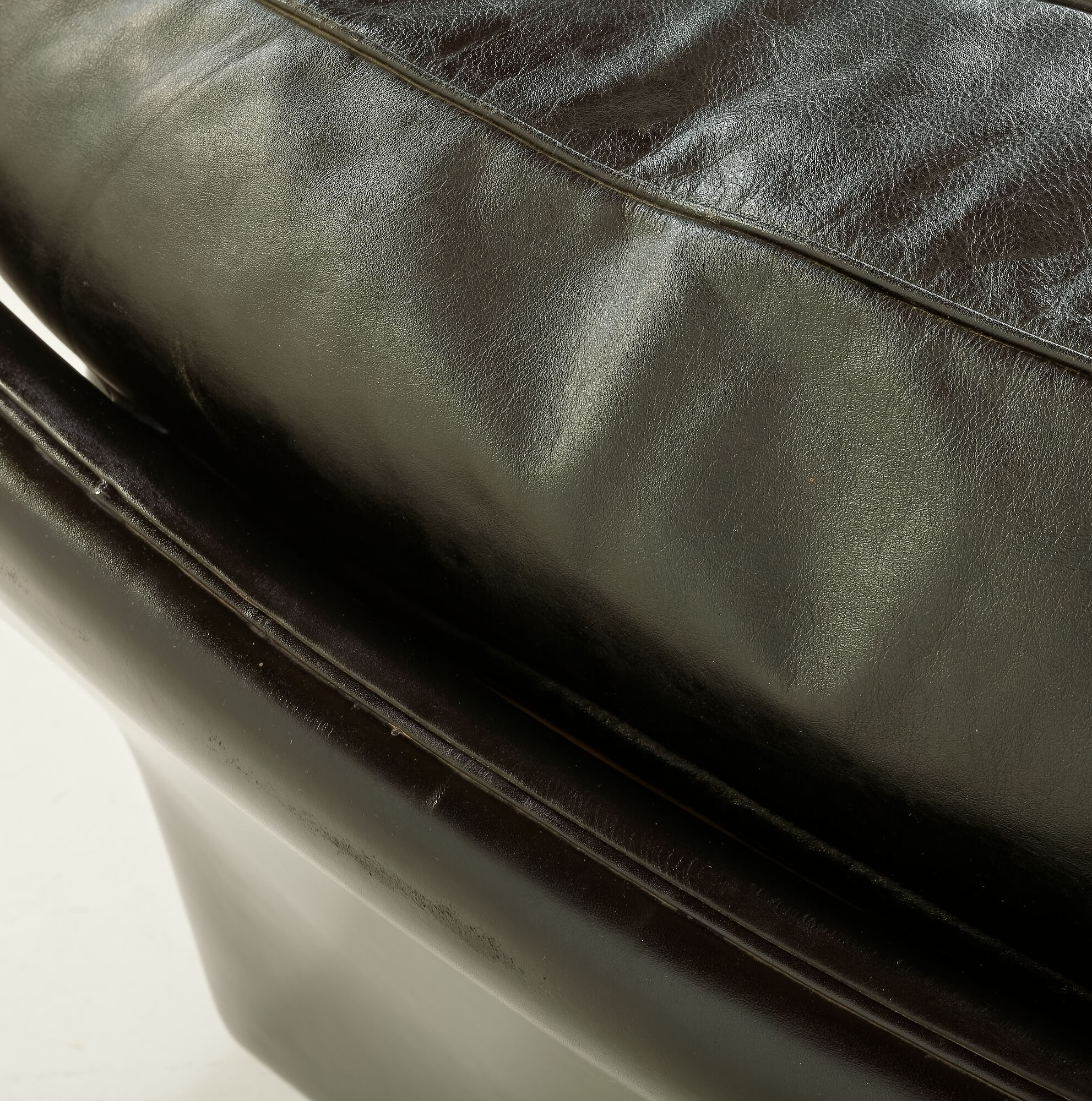 Poppy 2-seater leather sofa by Tito Agnoli for Poltrona Frau, 1970s