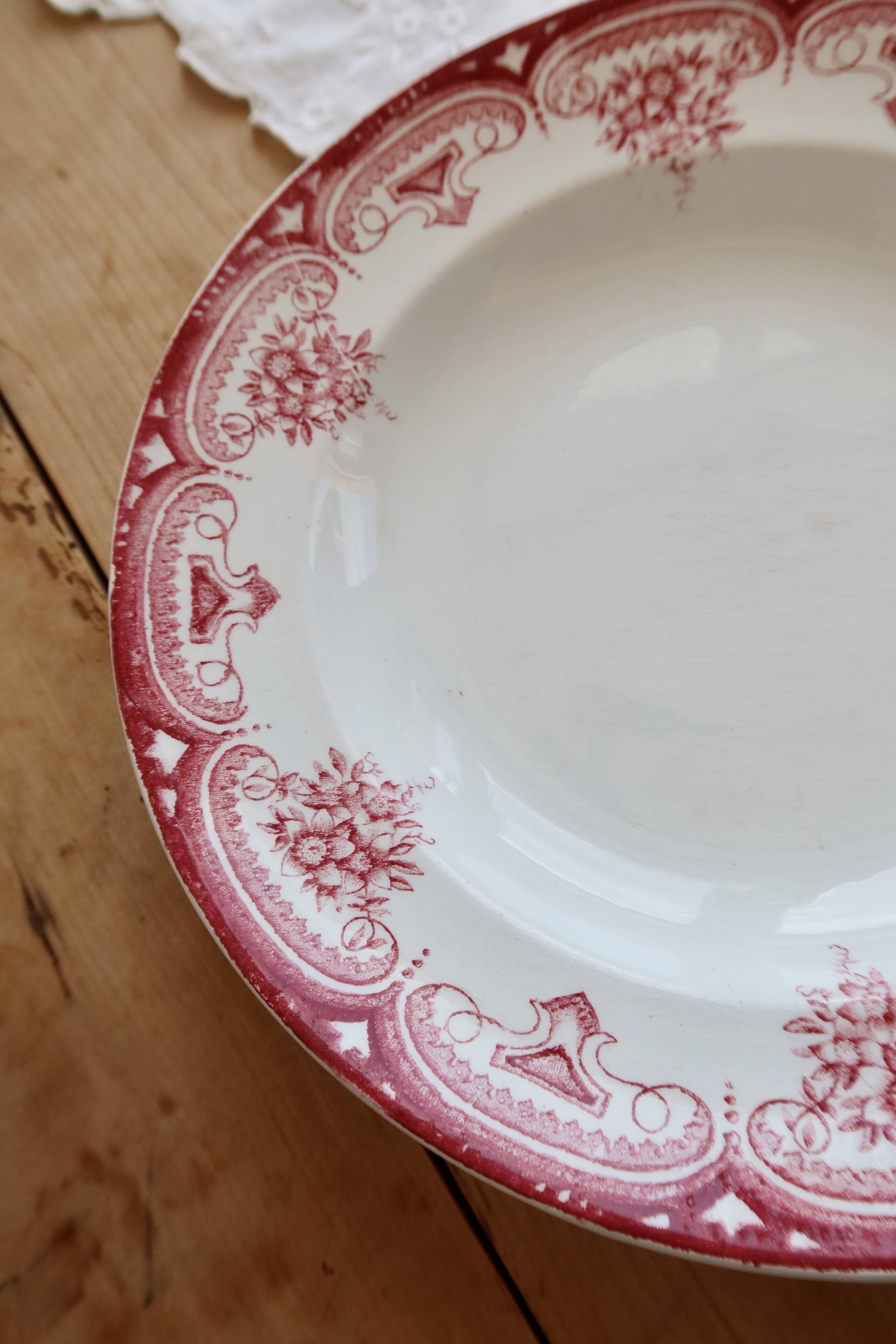 Shallow dish red iron clay Onnaing - Narcisse model