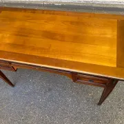 Bureau Roche Bobois en merisier massif style Louis XVI avec tirettes