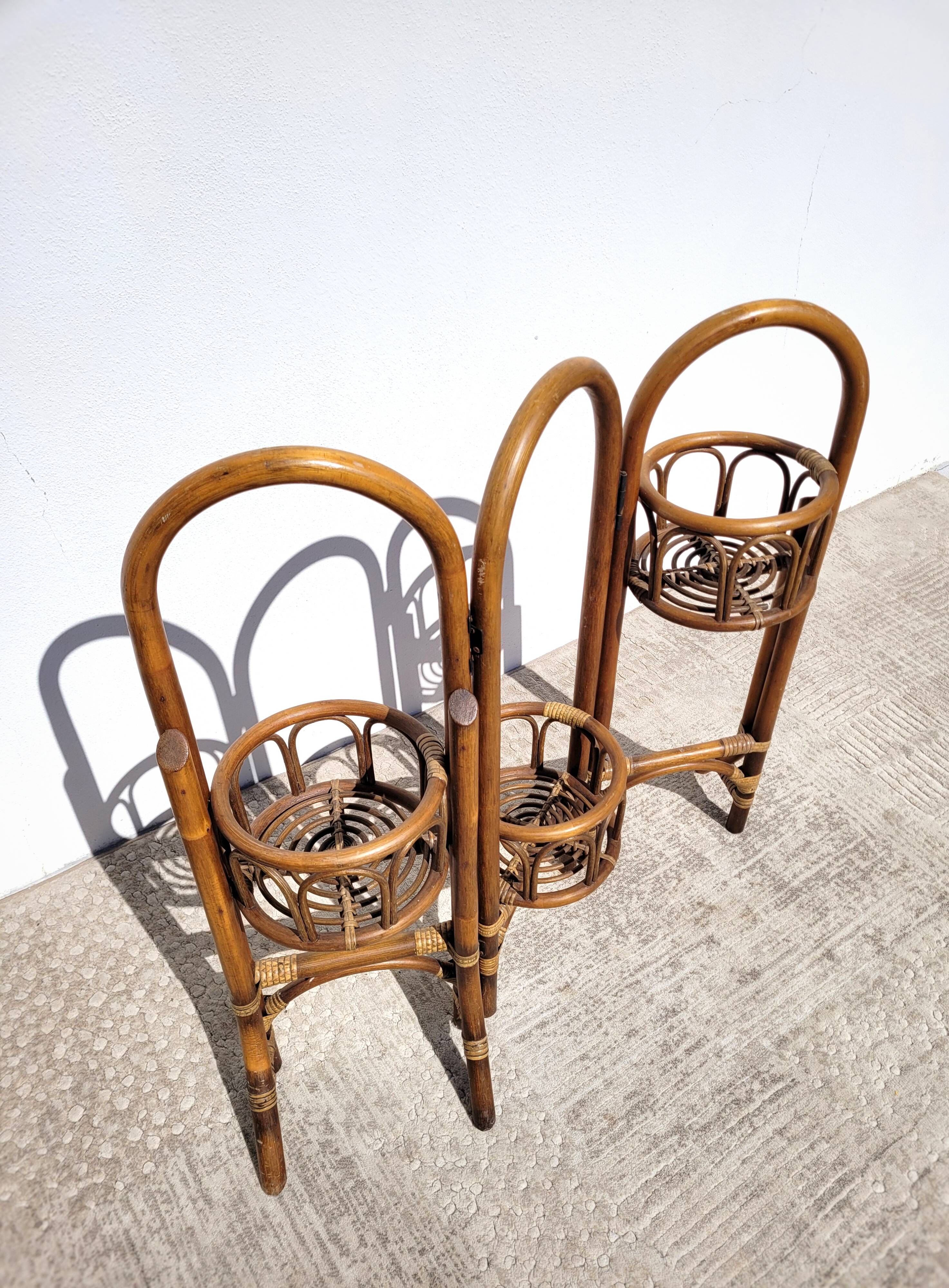 Foldable rattan plant holder