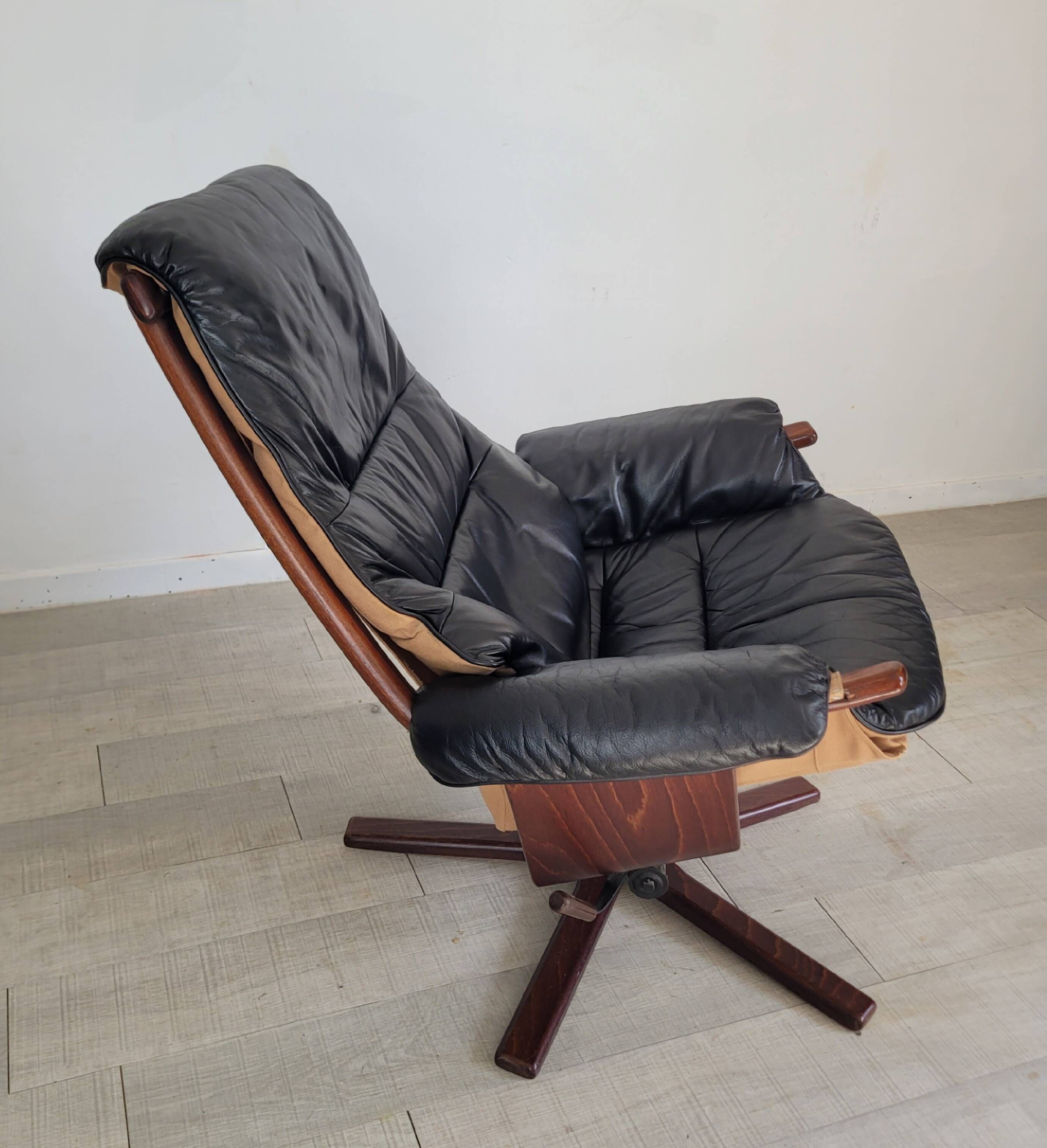 Vintage Göte Mobler 1960s swivel and reclining lounge chair