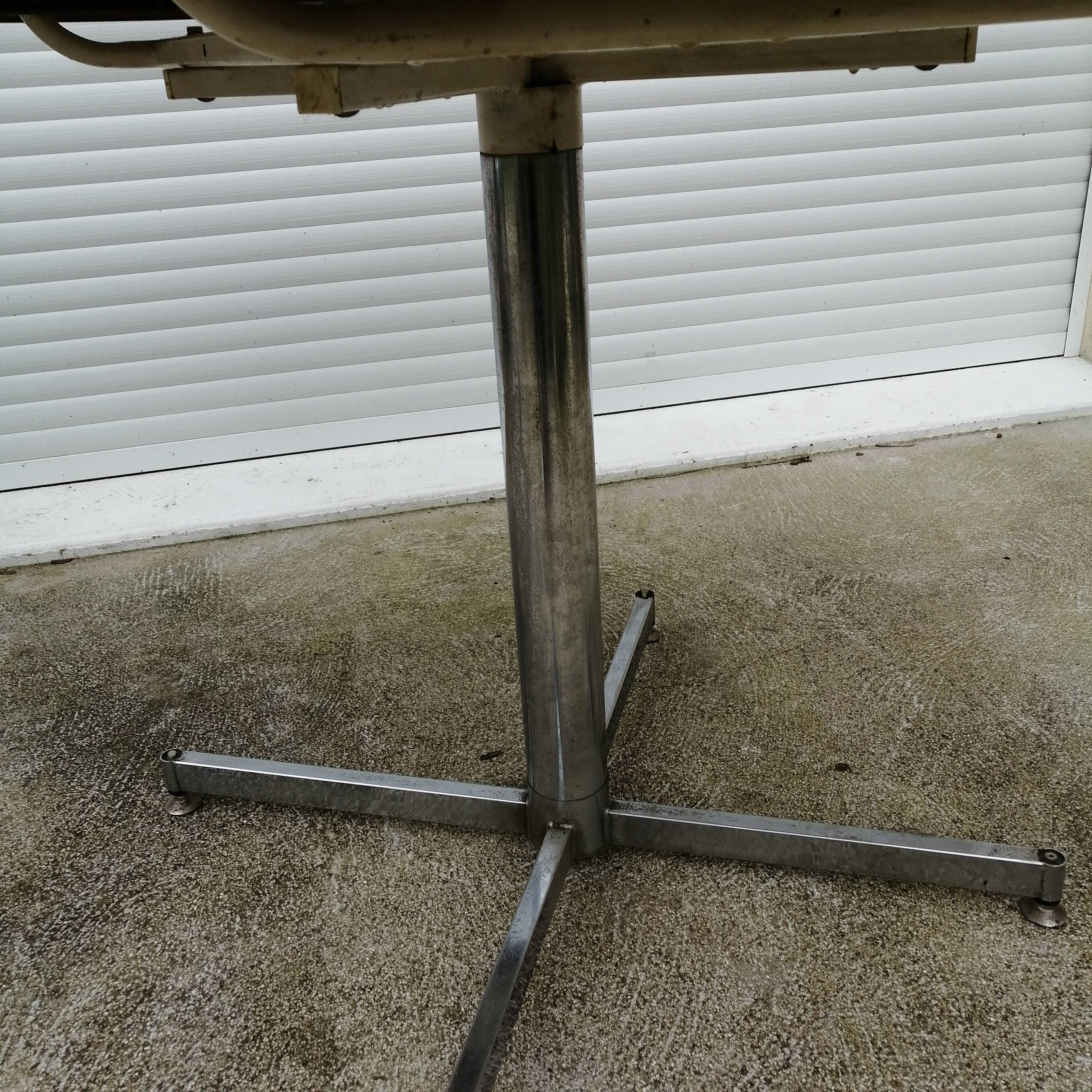 Formica round table 60s/70s