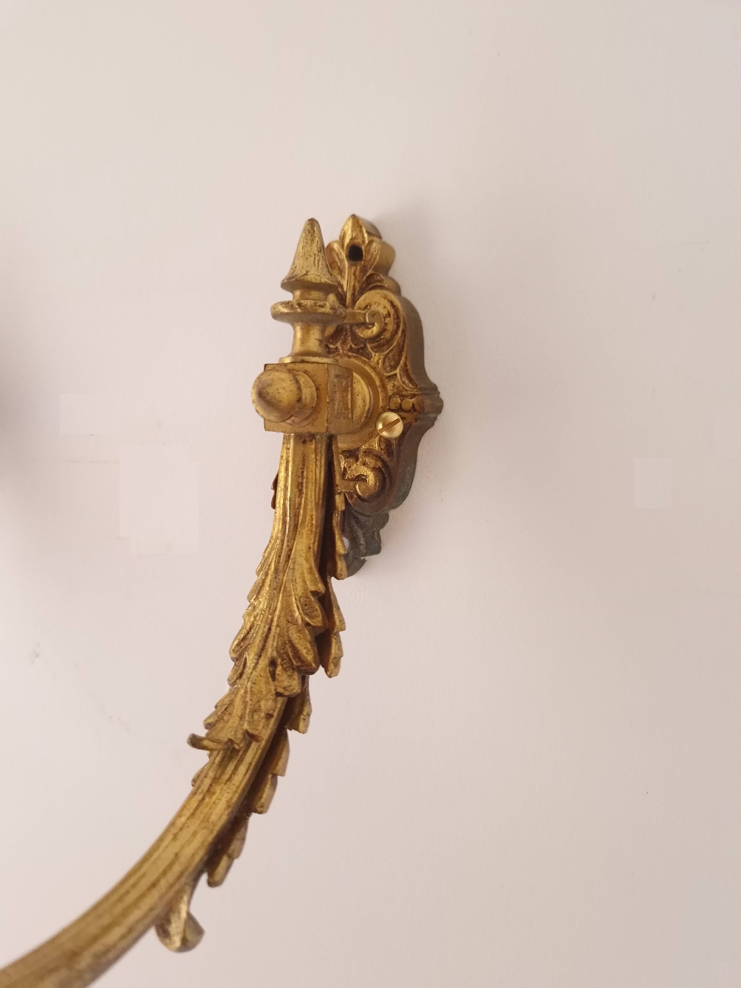 Antique wall lights in gilded brass – Louis XV style, charm and elegance