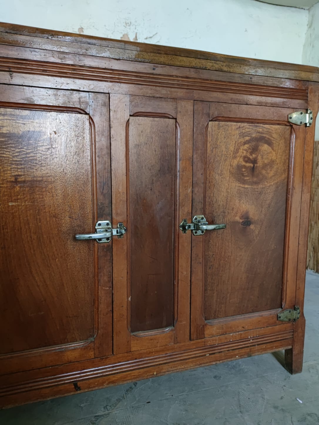 Vintage refrigerated cabinet