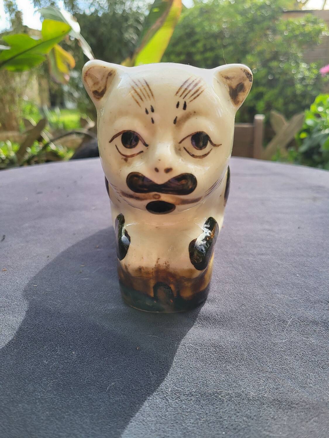 Cizhou style ceramic neck rest cat