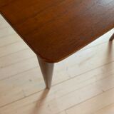 Table scandinave