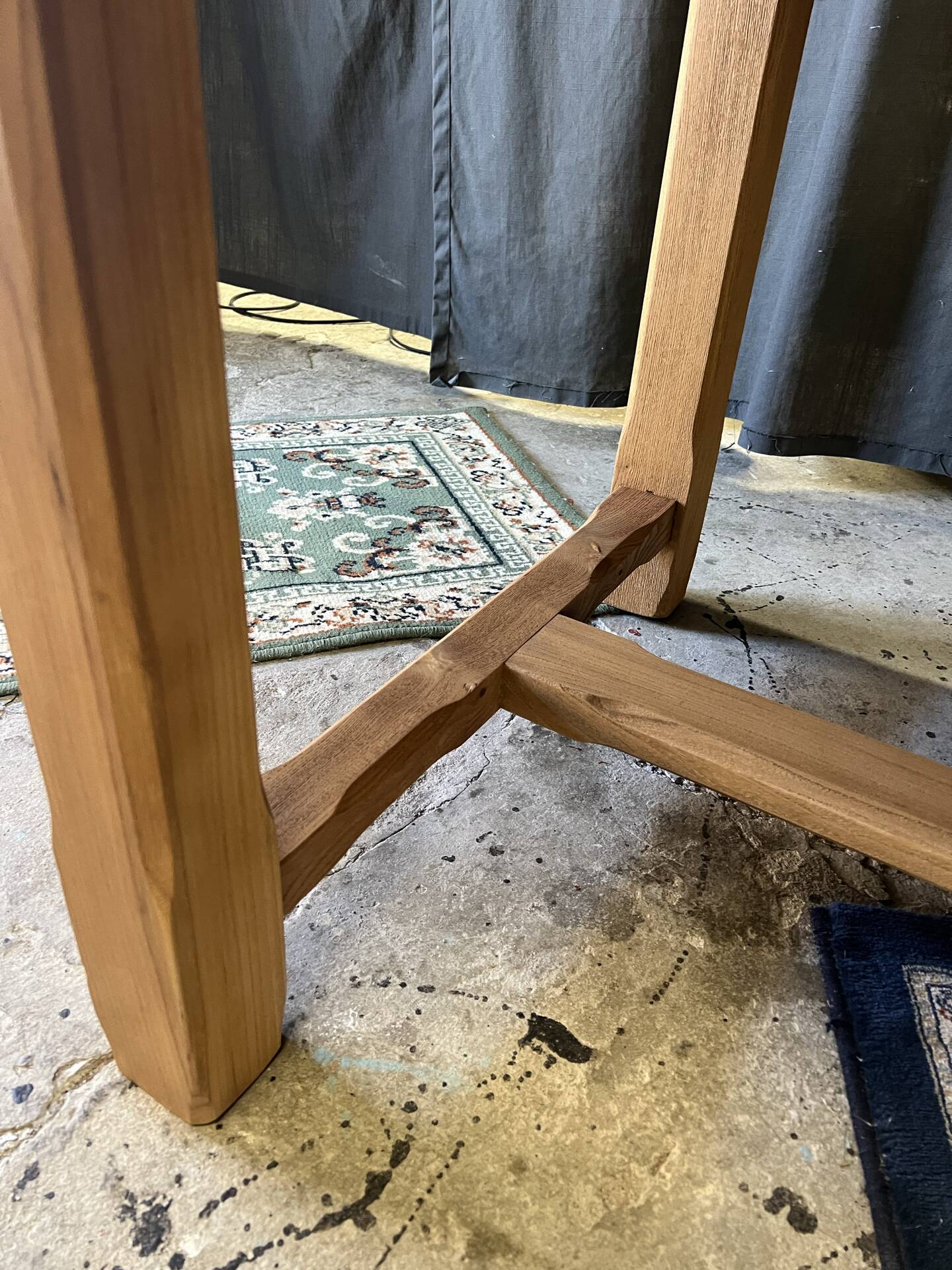 Antique extendable farmhouse table in solid elm, restored.