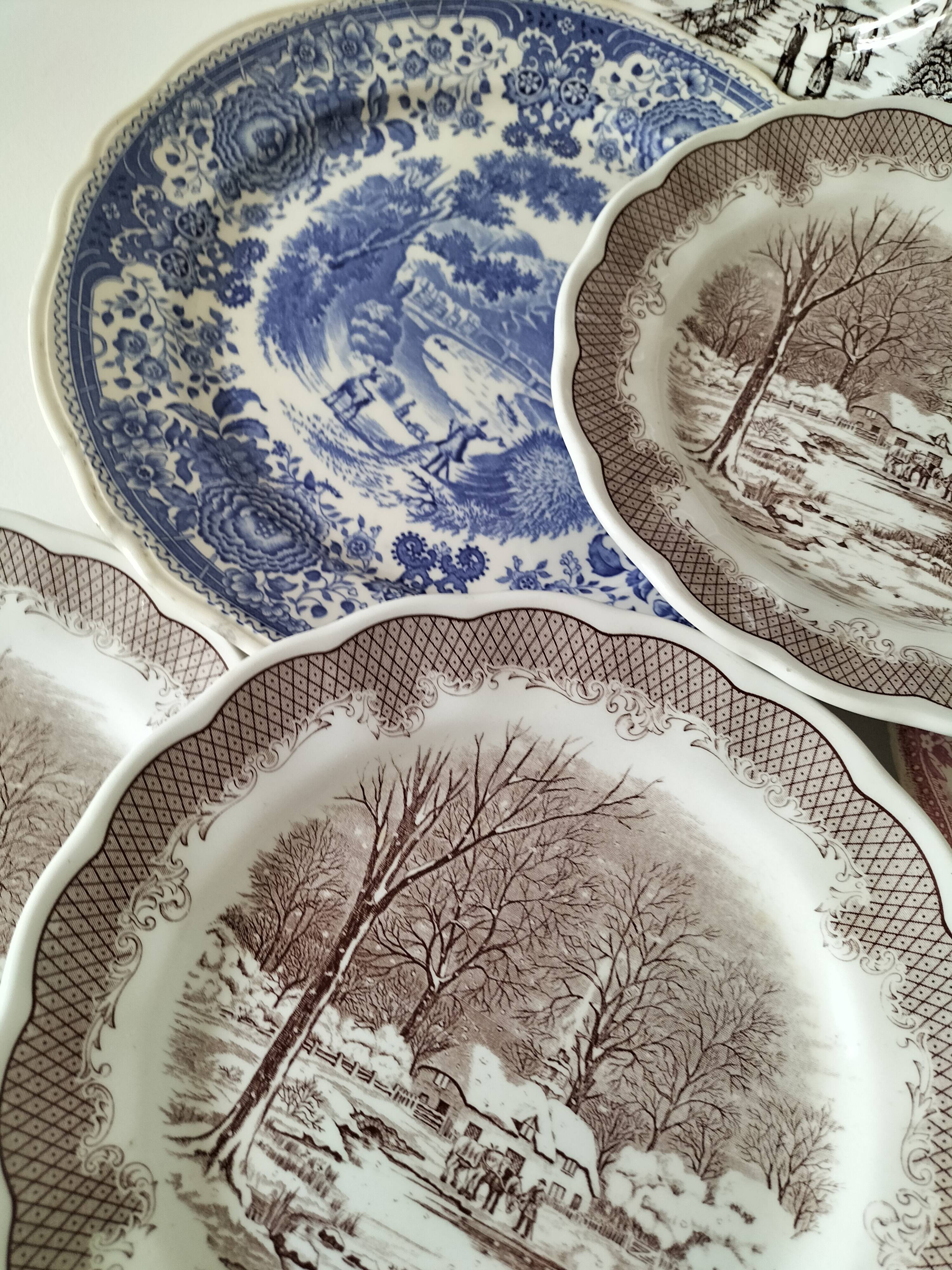 8 old pieces with English decoration – Mismatched collection