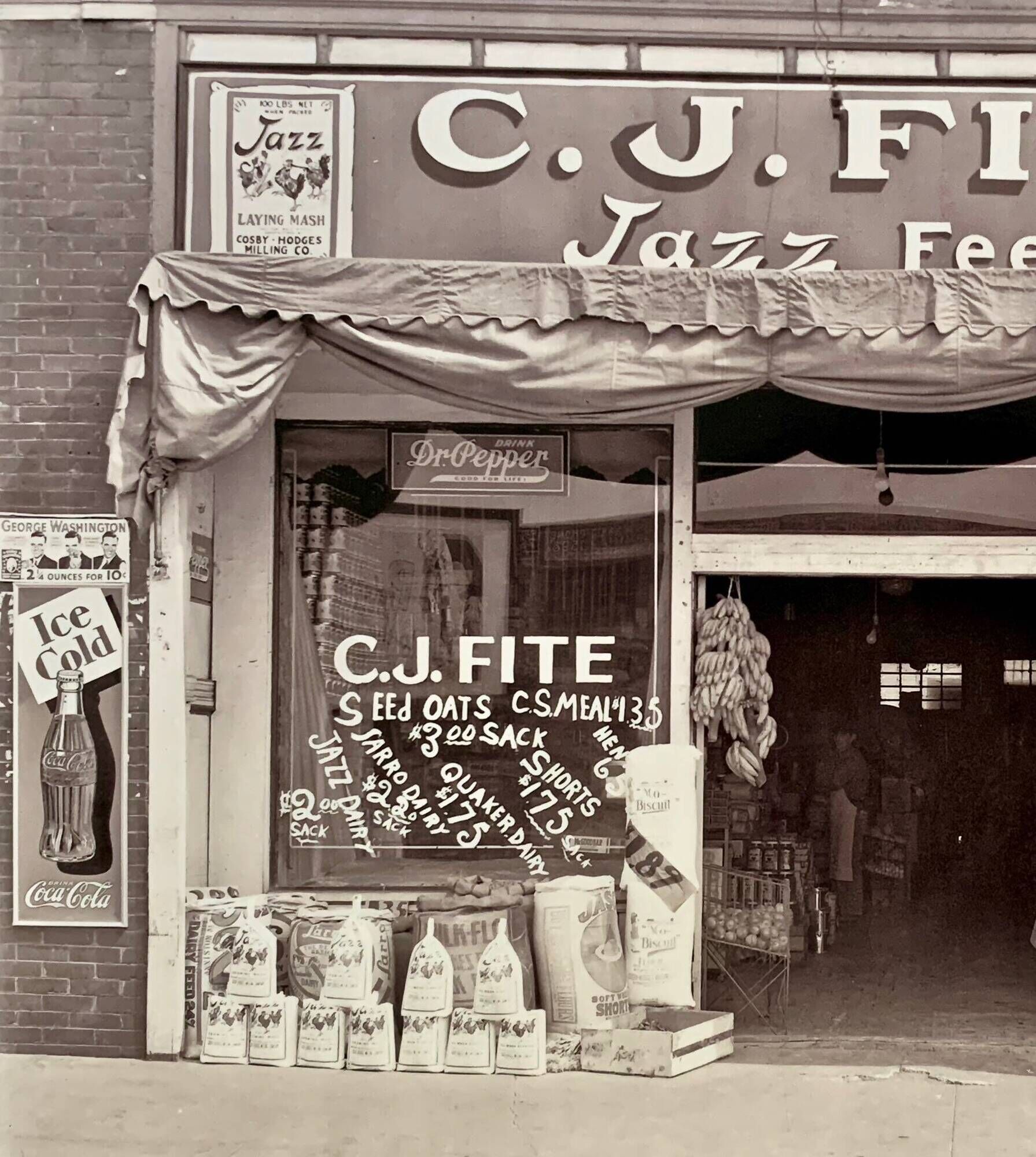 Vintage photo Mississippi 1936 – Front of CJ Fite Jazz Feeds – First print