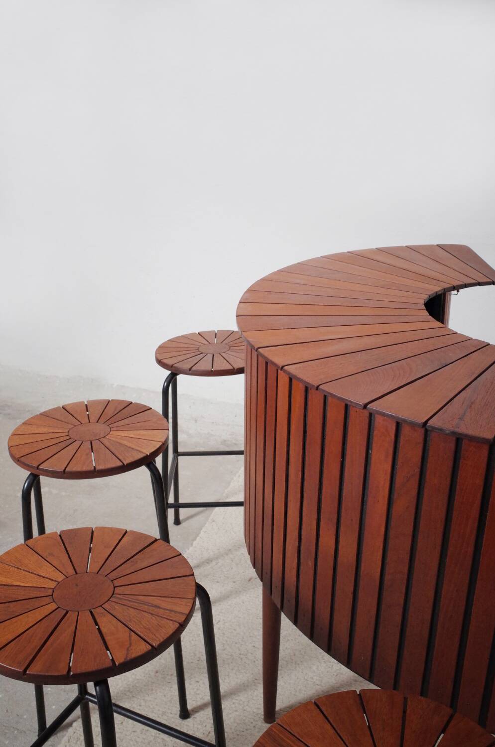 Sika Møbler vintage Bar mit 4 Barhocker aus Teak