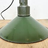 Suspension militaire industrielle en émail vert avec plateau en fonte d'aluminium, 1960s