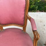 2 bergères, fauteuils style Louis XV en soie rouge rosé