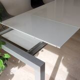 Extendable living room table