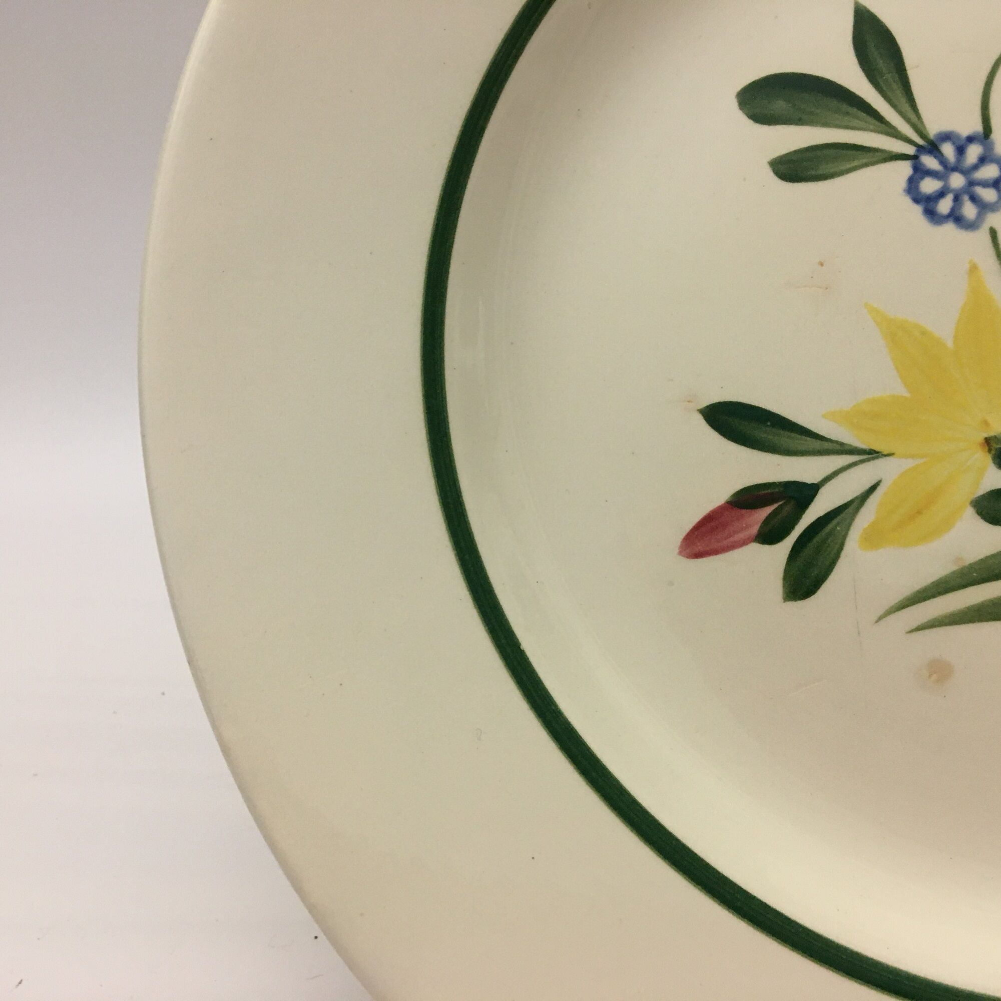 Round serving dish stamped "digoin sarreguemines" douglas model