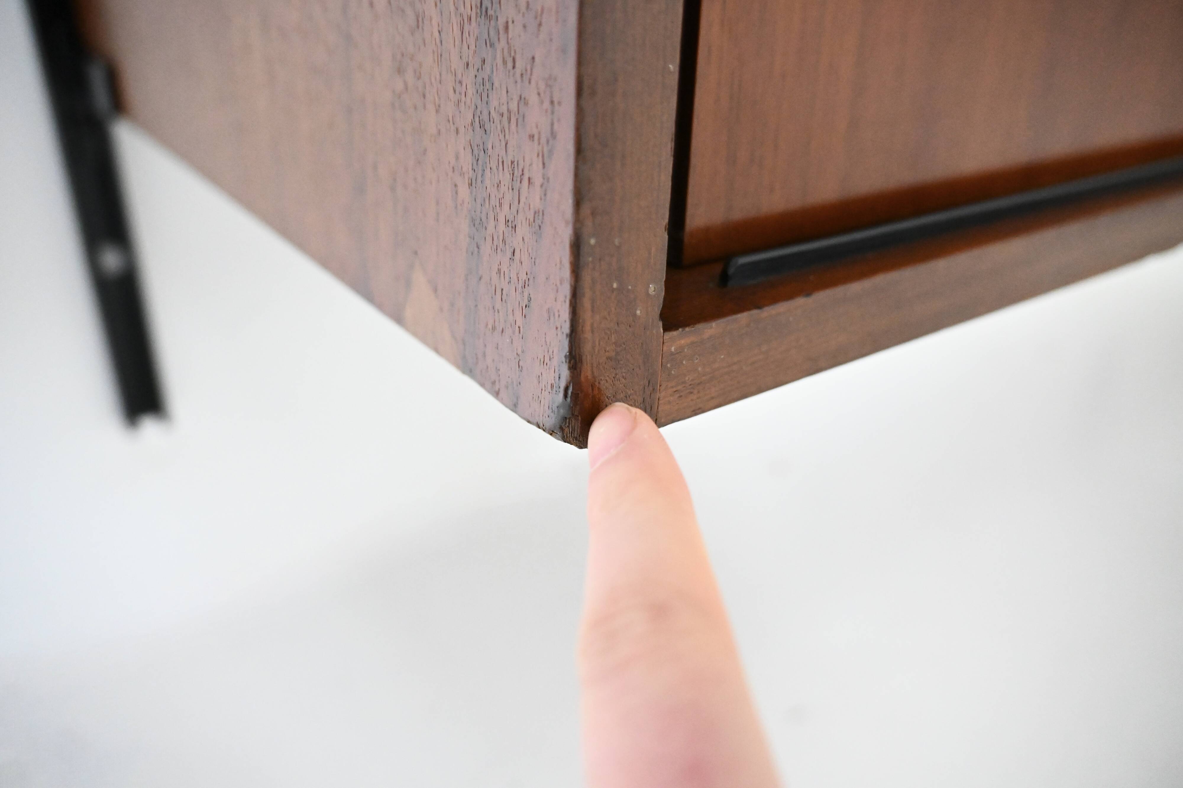 E22 wall library by Osvaldo Borsani for Tecno, 1950s