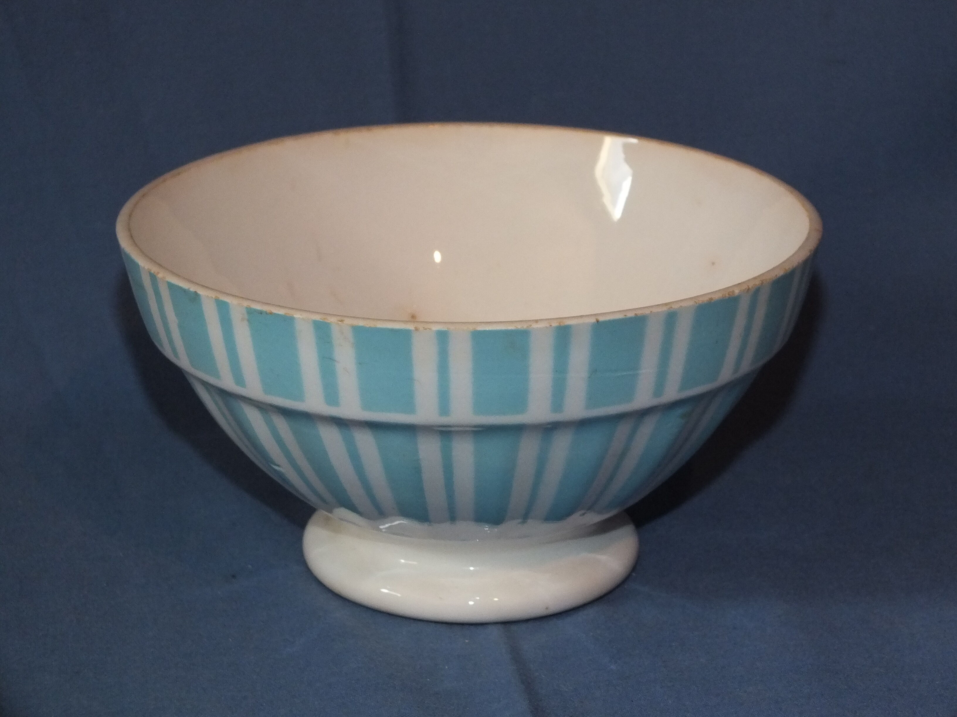 Digoin 9611 vintage pastel blue bowl on pedestal