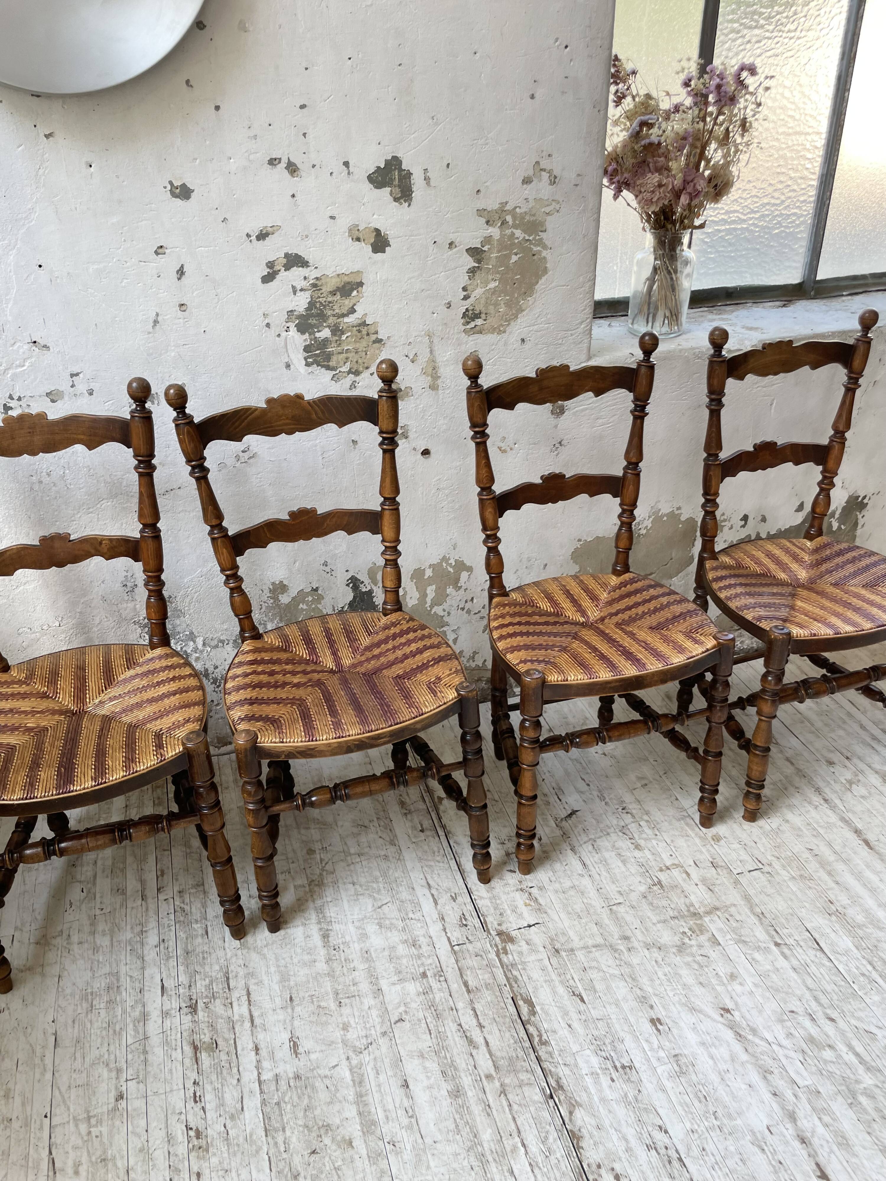 Set of rustic Provençal mulched chairs
