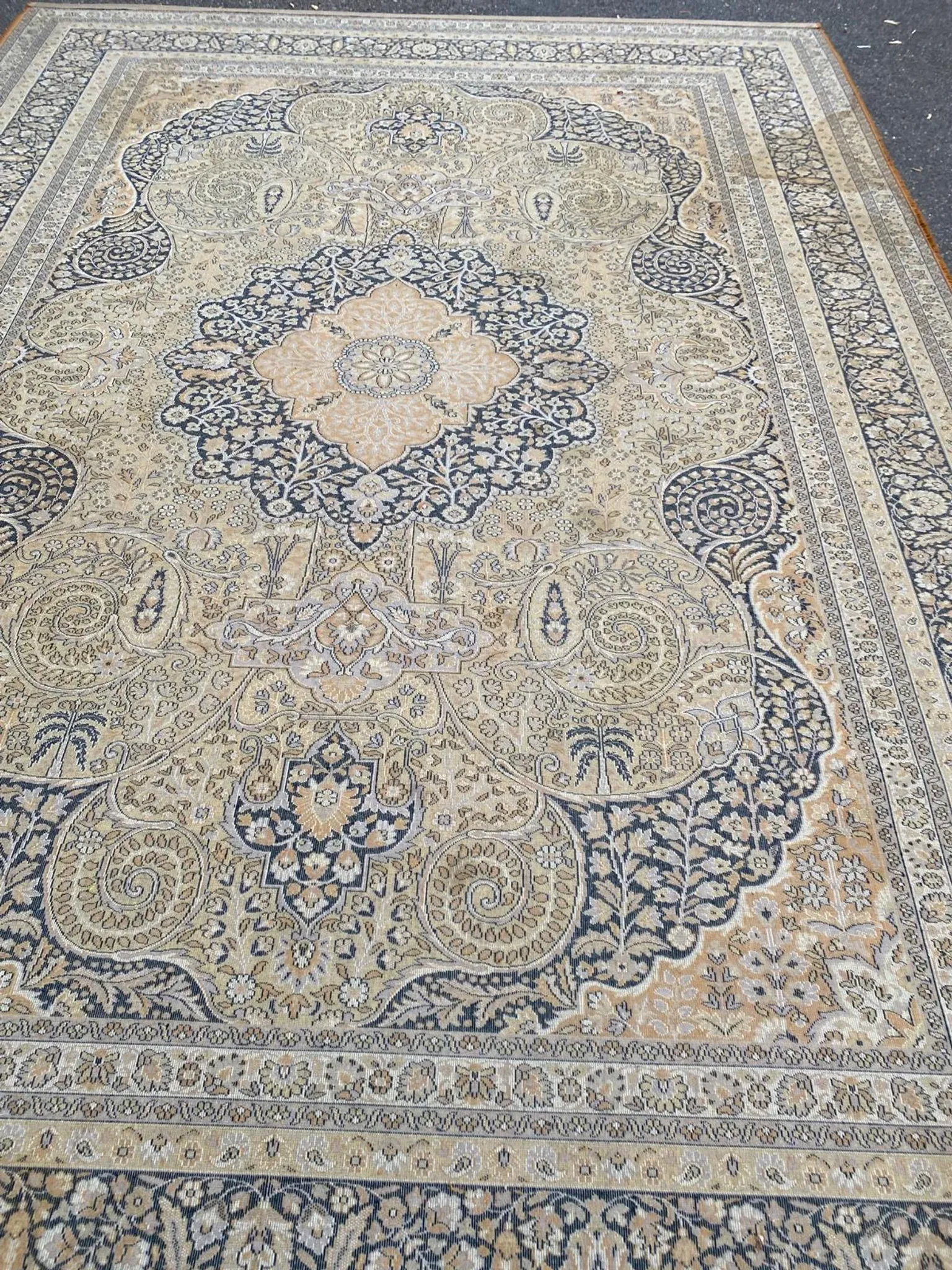 Large Persian wool rug 250x350 cm in gold and navy blue.