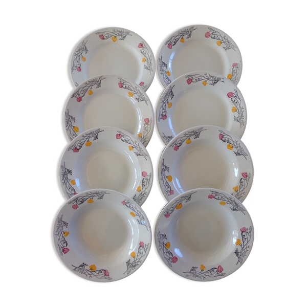 4 assiettes creuses et 4 assiettes plates anciennes au décor floral