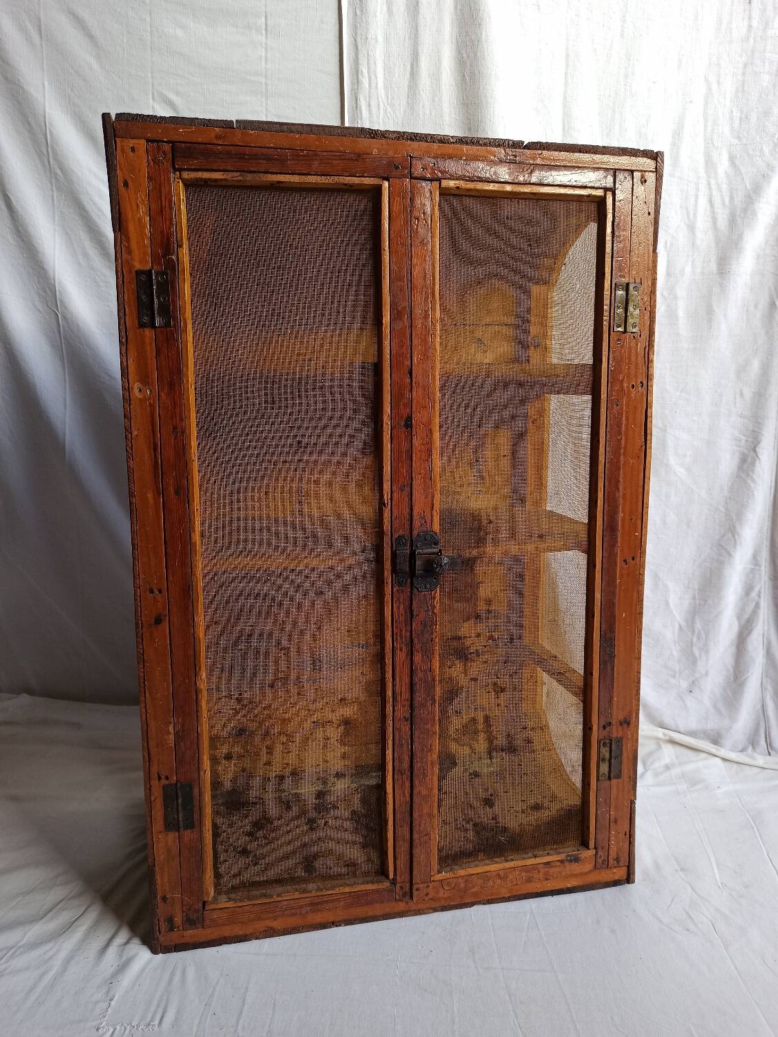 Large pantry 1m high
