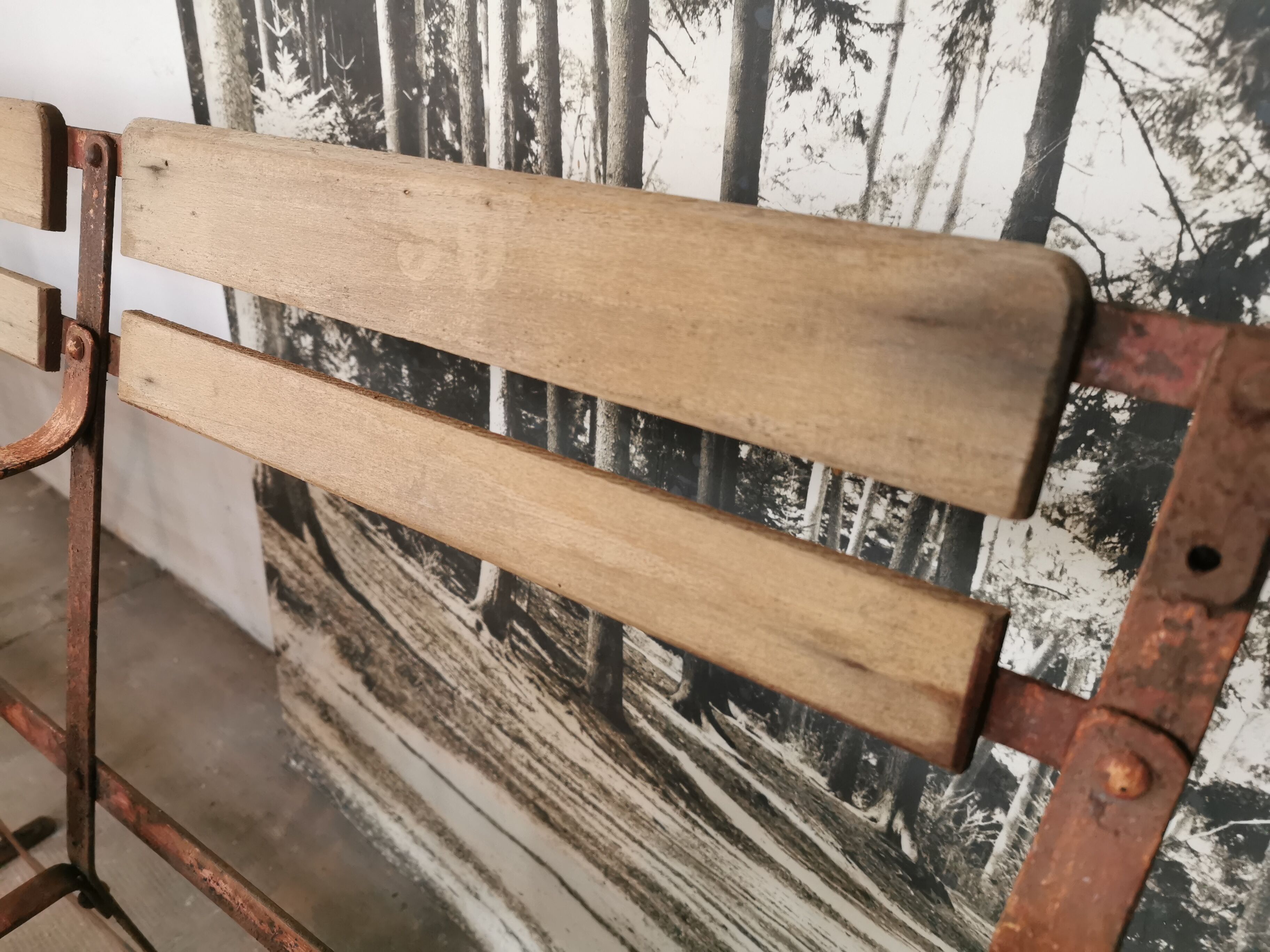 Theatre bench, folding seats