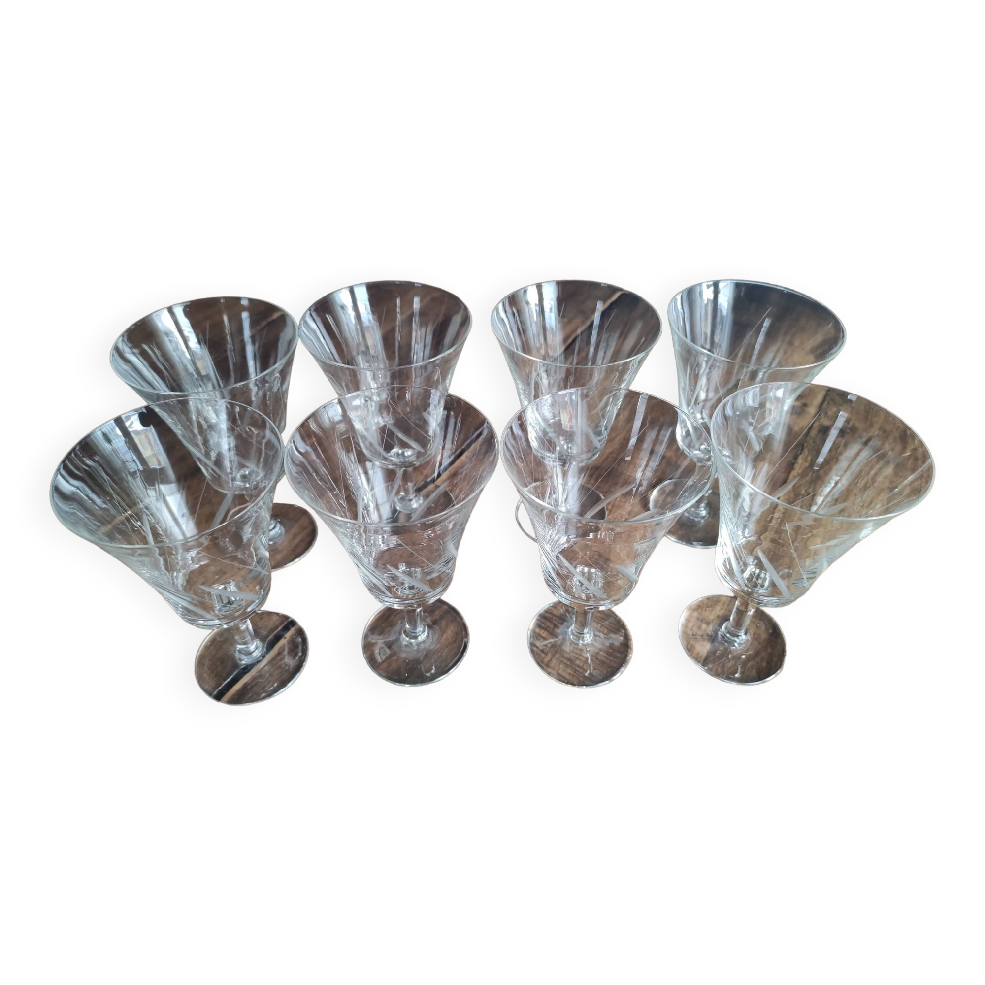 Lot de 8 verres à vin buvant évasé en cristal ancien ciselé
