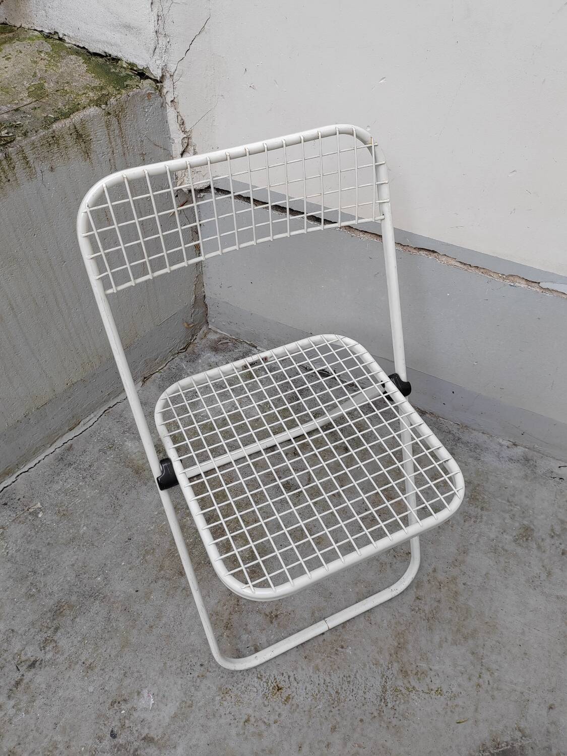 4 folding chairs Talin