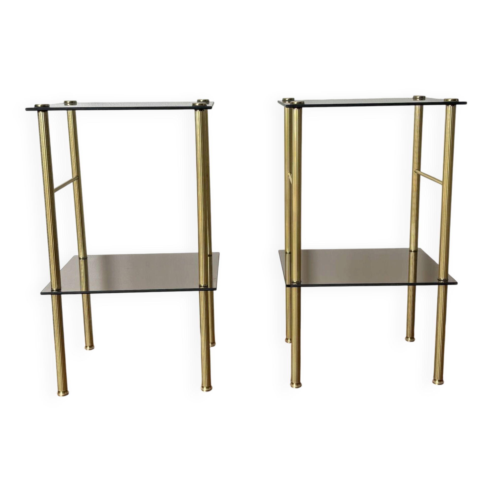 Tables d’appoint en verre et laiton