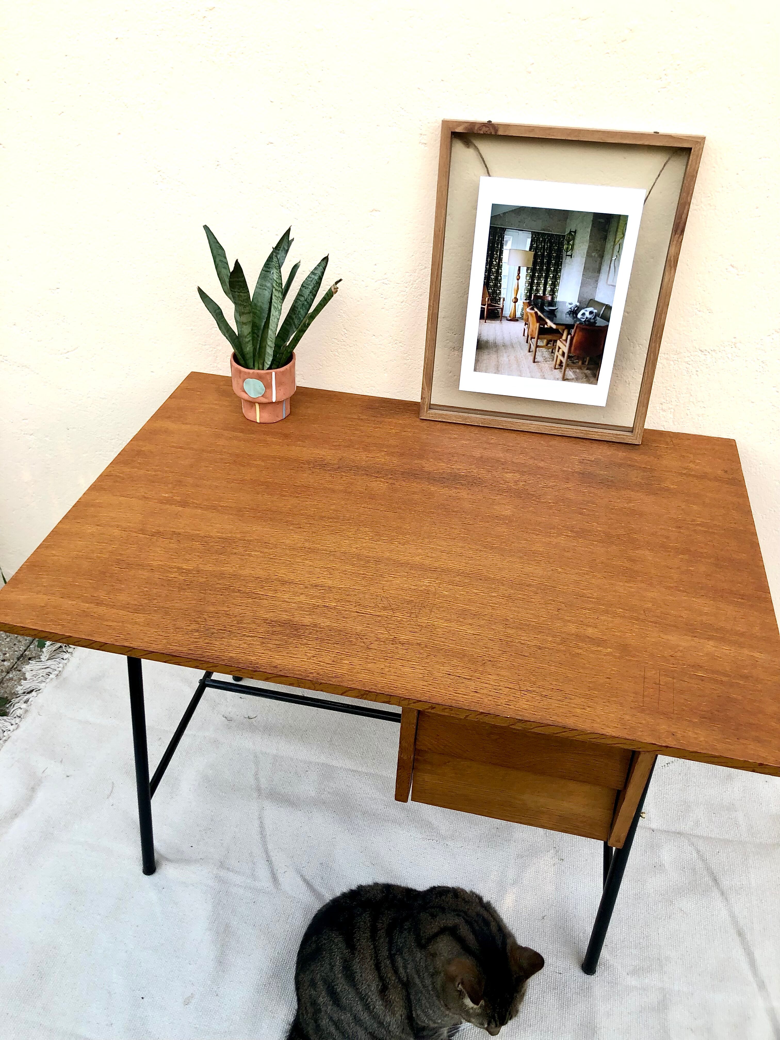 Scandinavian hitier style office