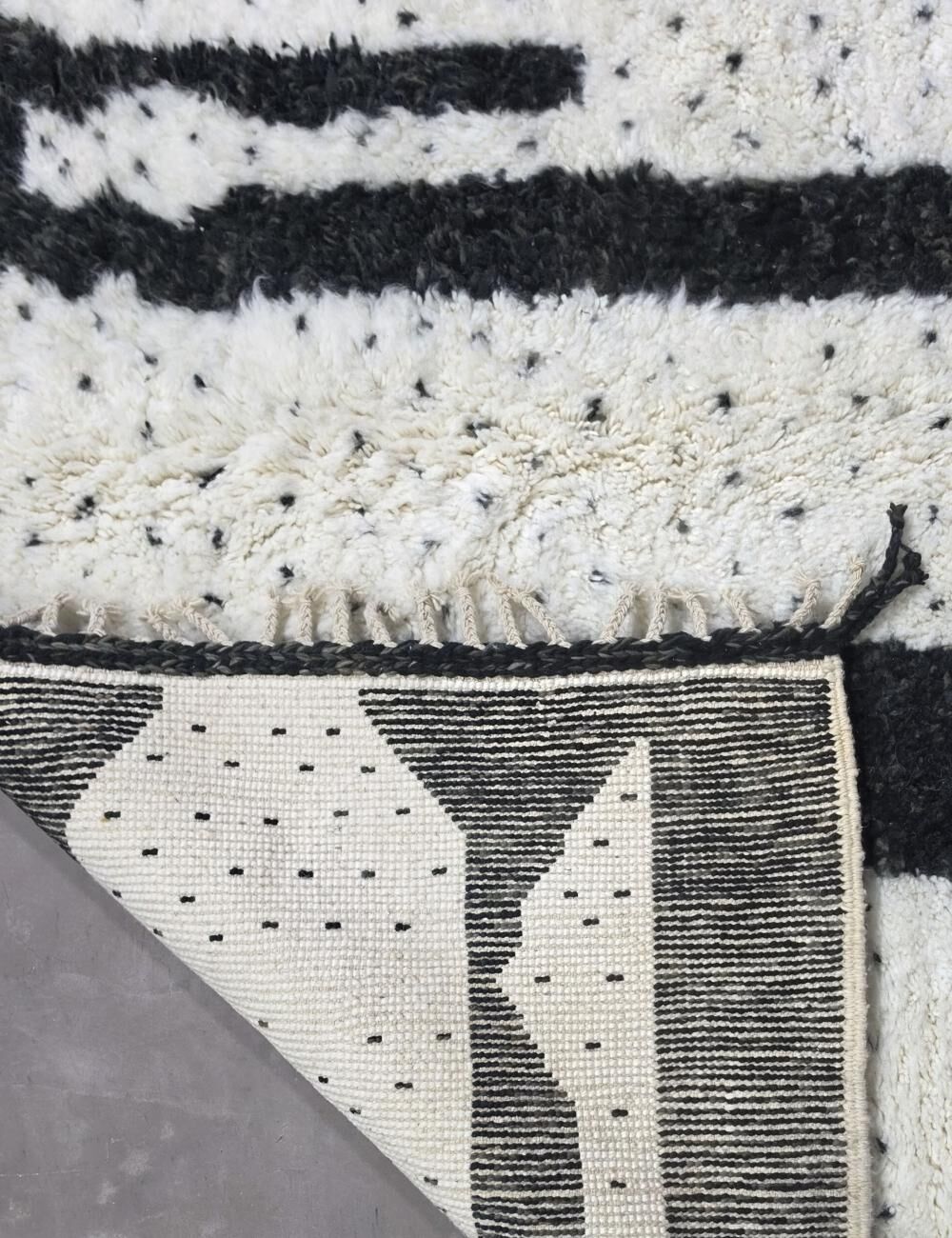 Contemporary Moroccan Rug - 284 x 222 cm
