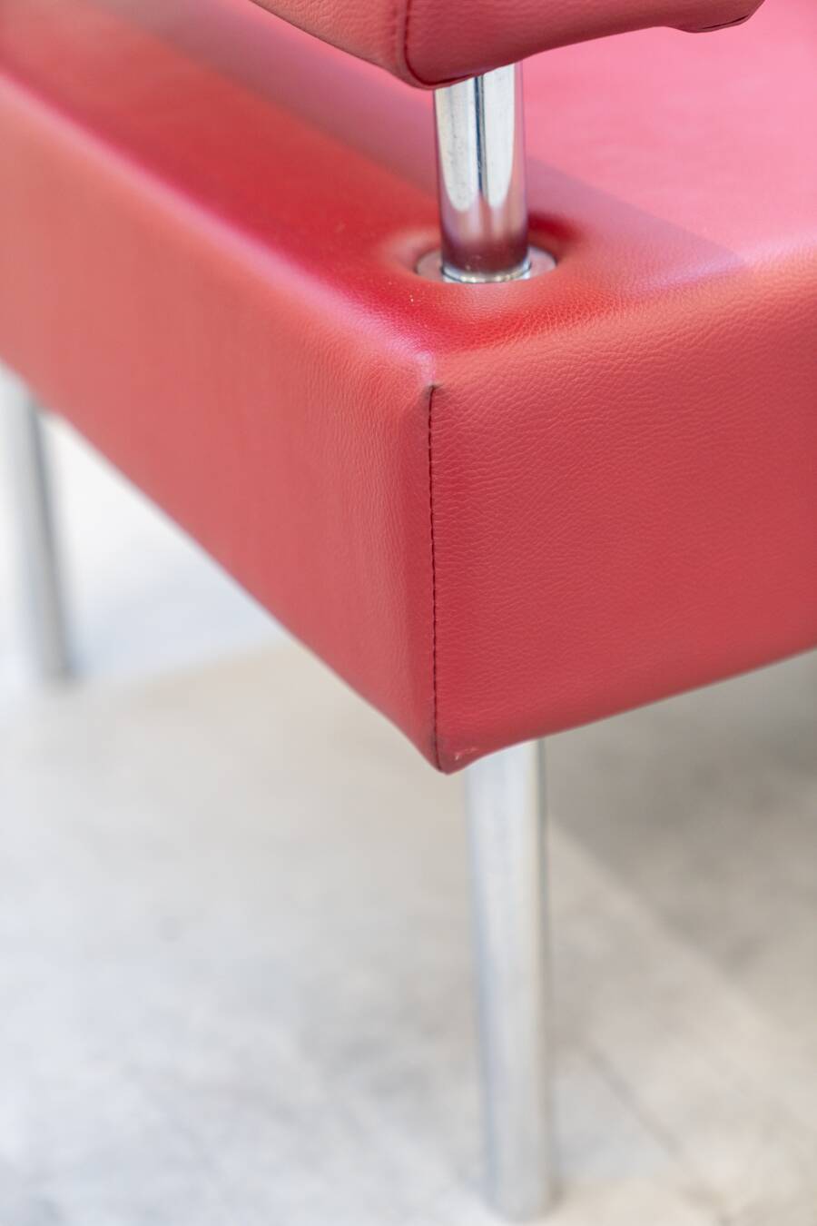 Business class 3-seater sofa in red leather and chrome iron legs, 1990s
