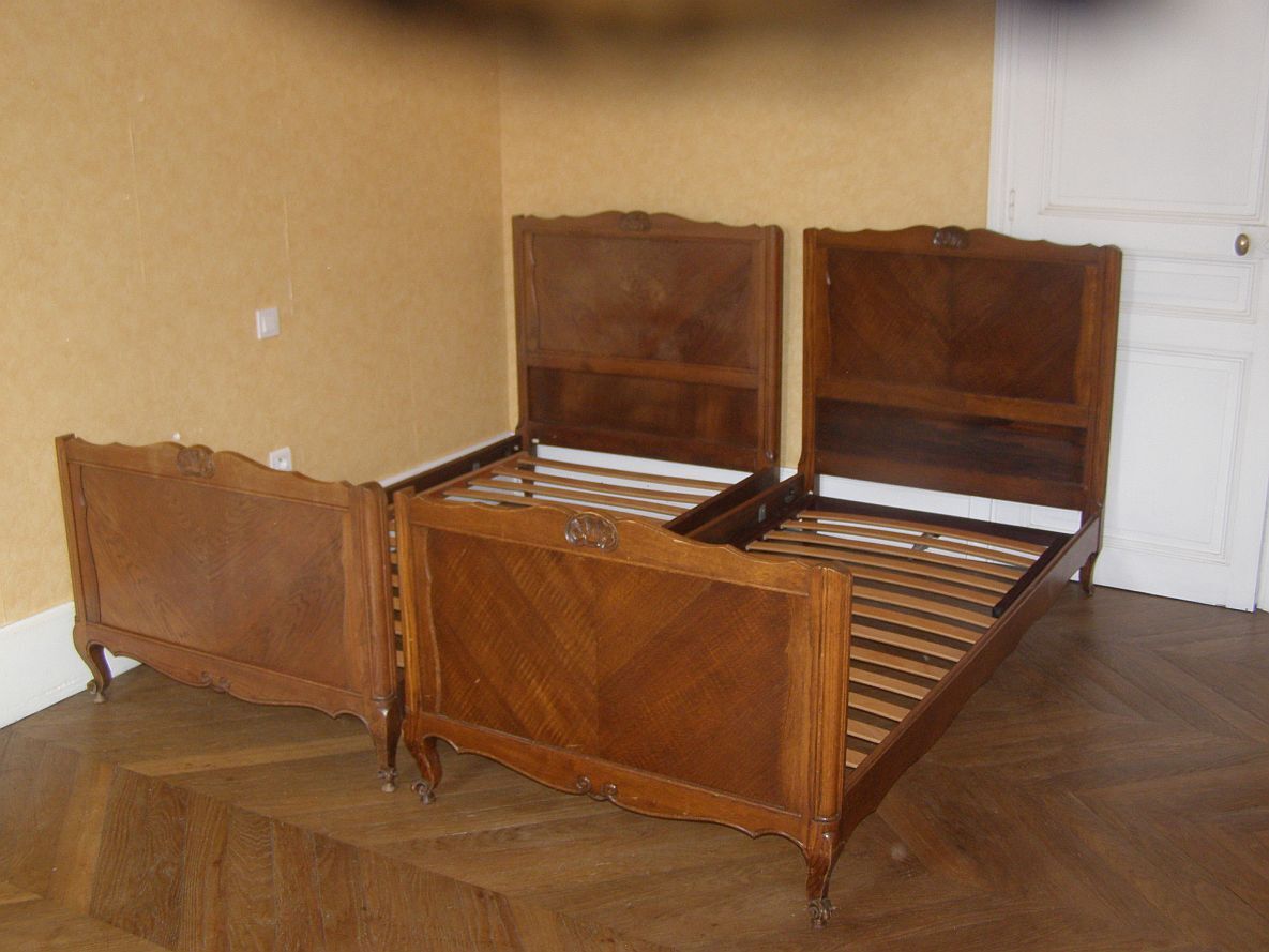 2 twin beds in solid wood in 90 with their slatted box spring